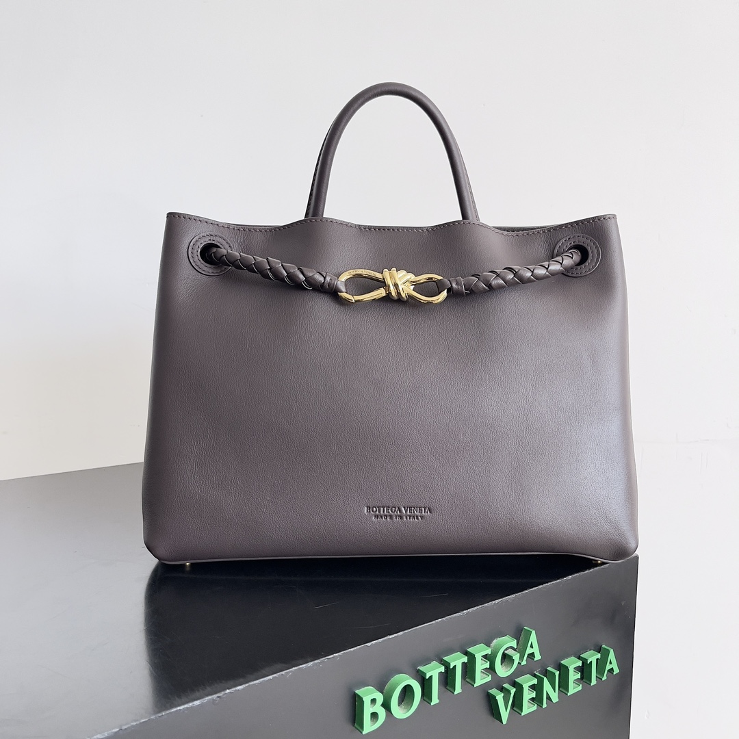 BOTTEGA VENETA Silky Calfskin Medium Andiamo Shoulder Bag