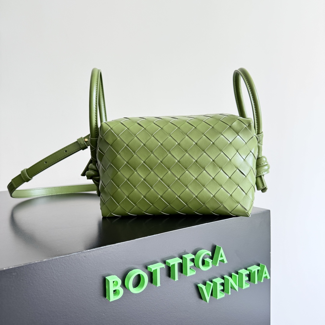Bottega Veneta Medium Loop Bag Bottega Veneta Loop Top Handle