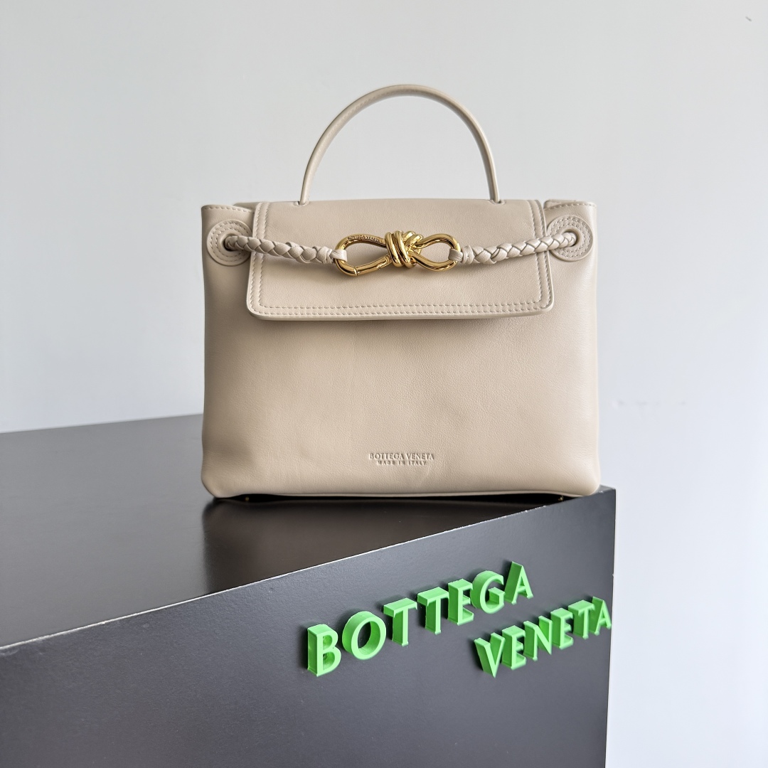 BOTTEGA VENETA Ciao Ciao medium intrecciato leather to