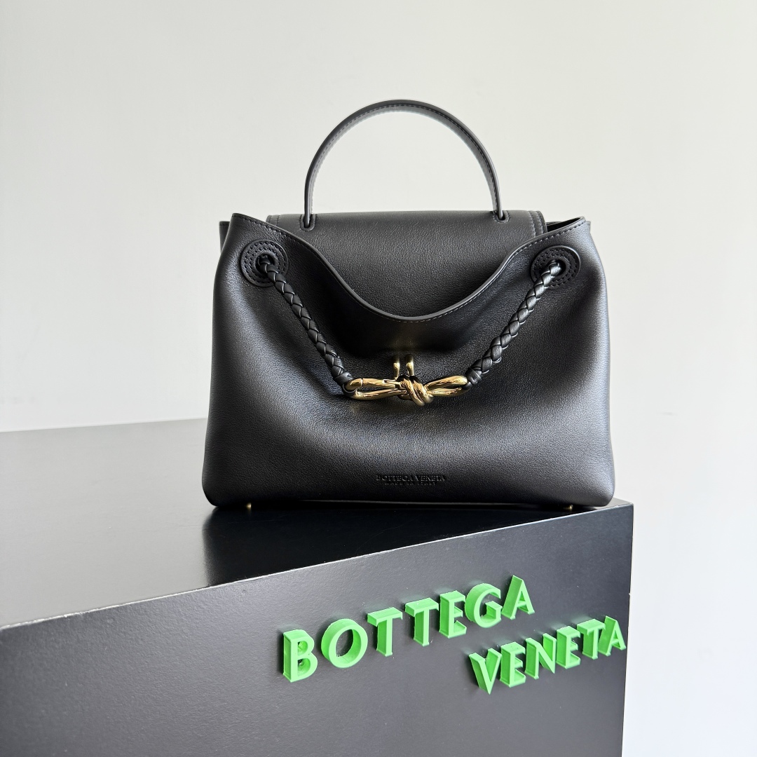 Bottega Veneta Ciao Ciao Medium Intrecciato Leather Tote In Black