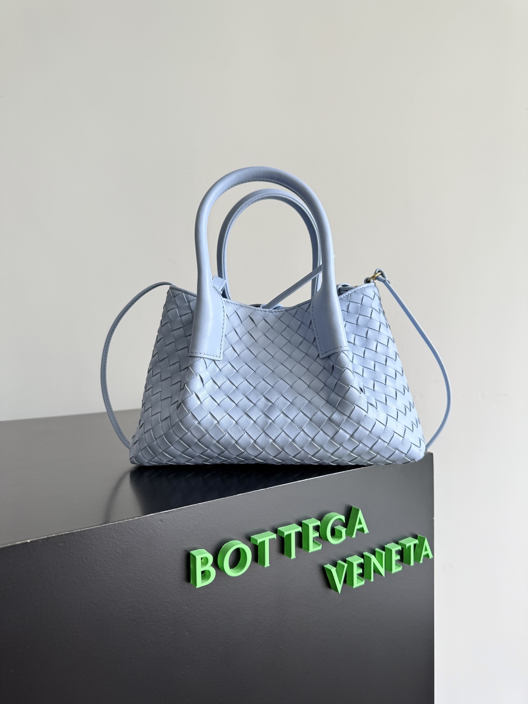 Bottega Veneta Pinacoteca Intrecciato Leather Tote – Blue