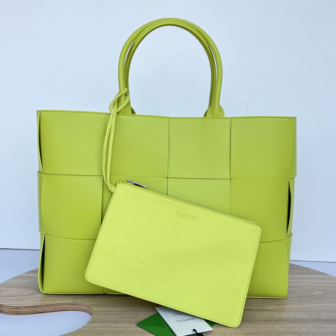 Bottega Veneta Small Arco Tote – Green Totes, Handbags –