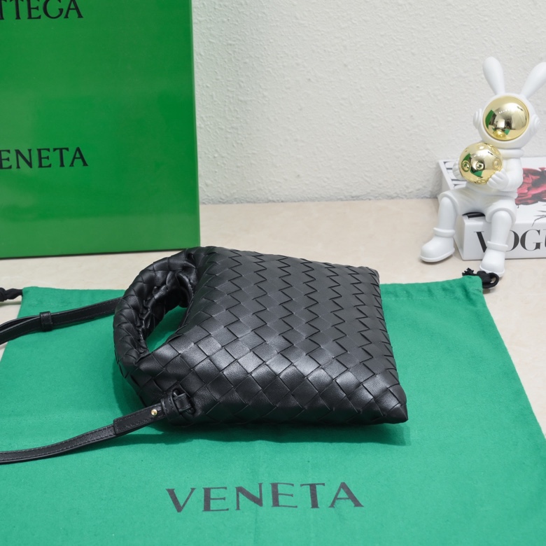 Bottega Veneta Intrecciato Shoulder Bag 161623 Black Leather