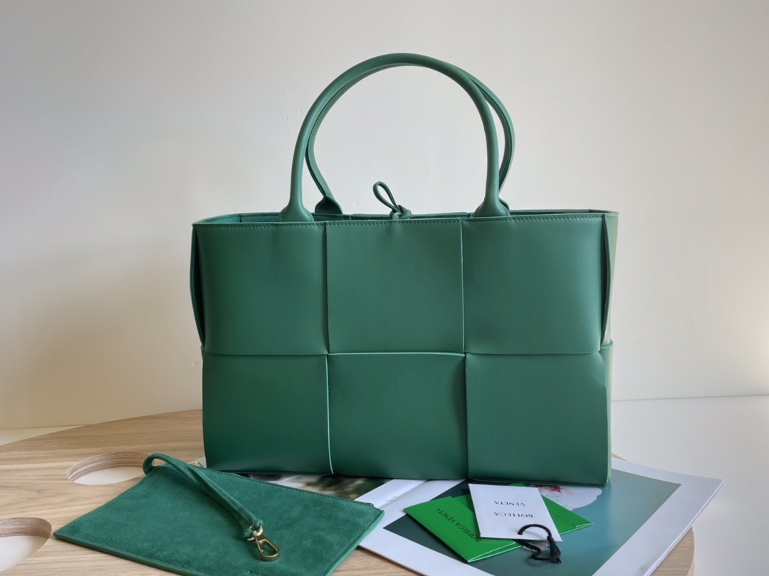 Bottega Veneta Bags & Handbags for Women for sale