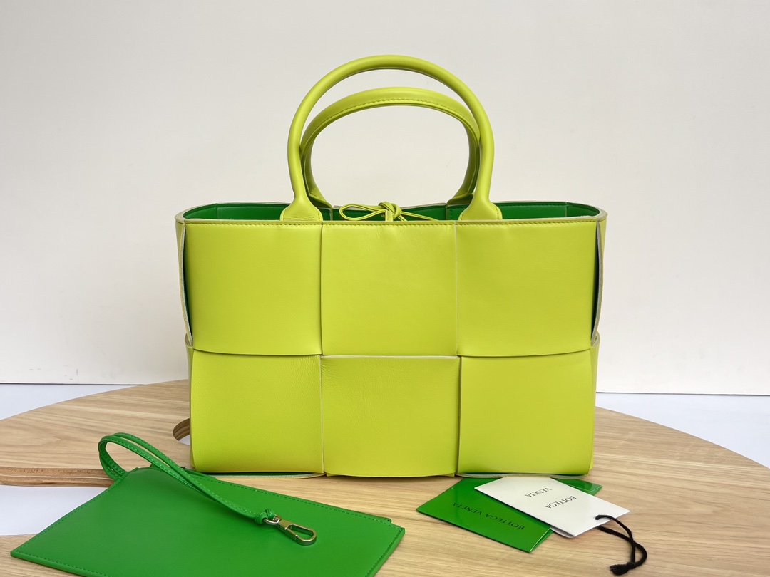 Bottega Veneta Small Arco Tote – Green Totes,