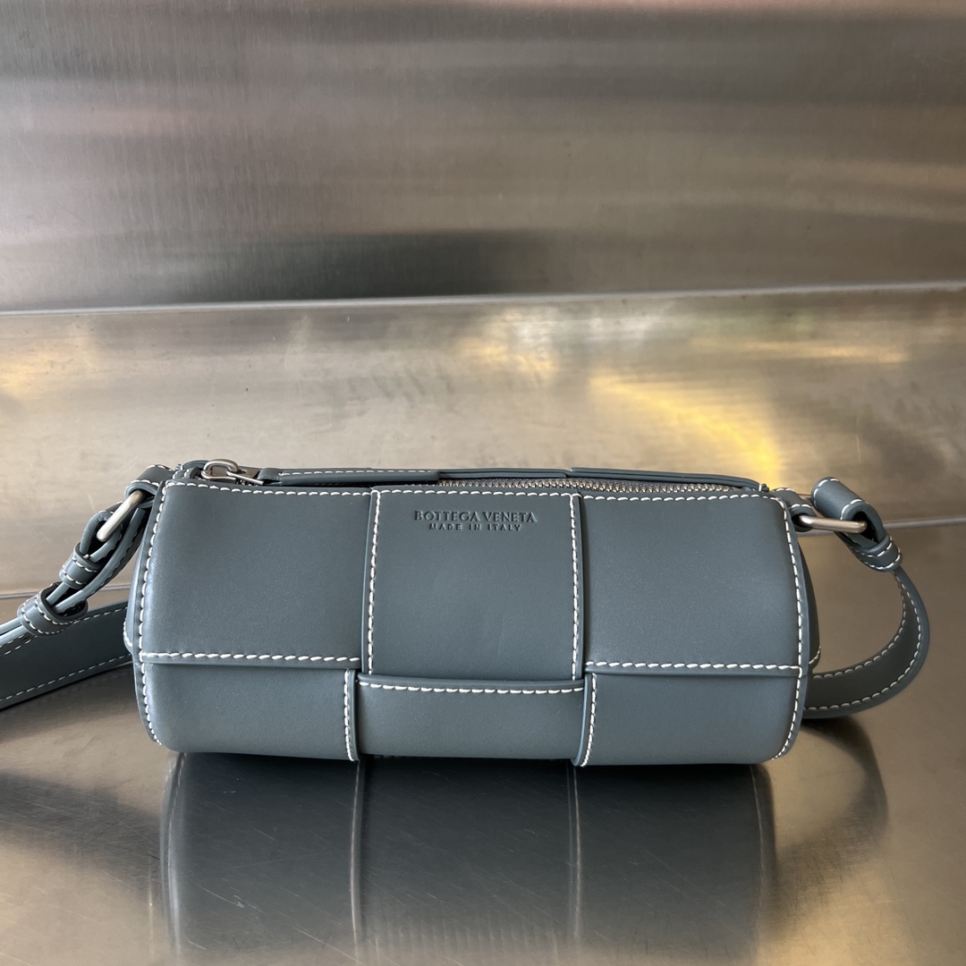 Bottega Veneta Cow Leather Shoulder Bag Crossbody gray