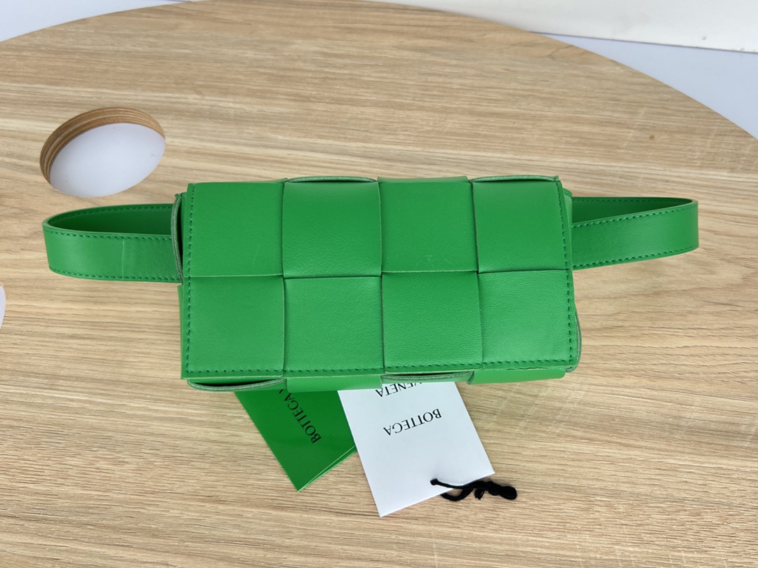 BOTTEGA VENETA Candy Cassette Mini Bag Lambskin Parakeet 666618 Shoulder Bag Green