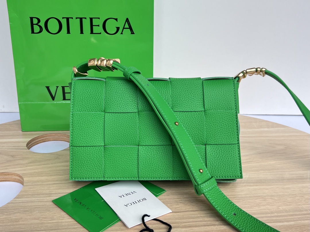 BOTTEGA VENETA Cassette With Versatile / Removable Strap