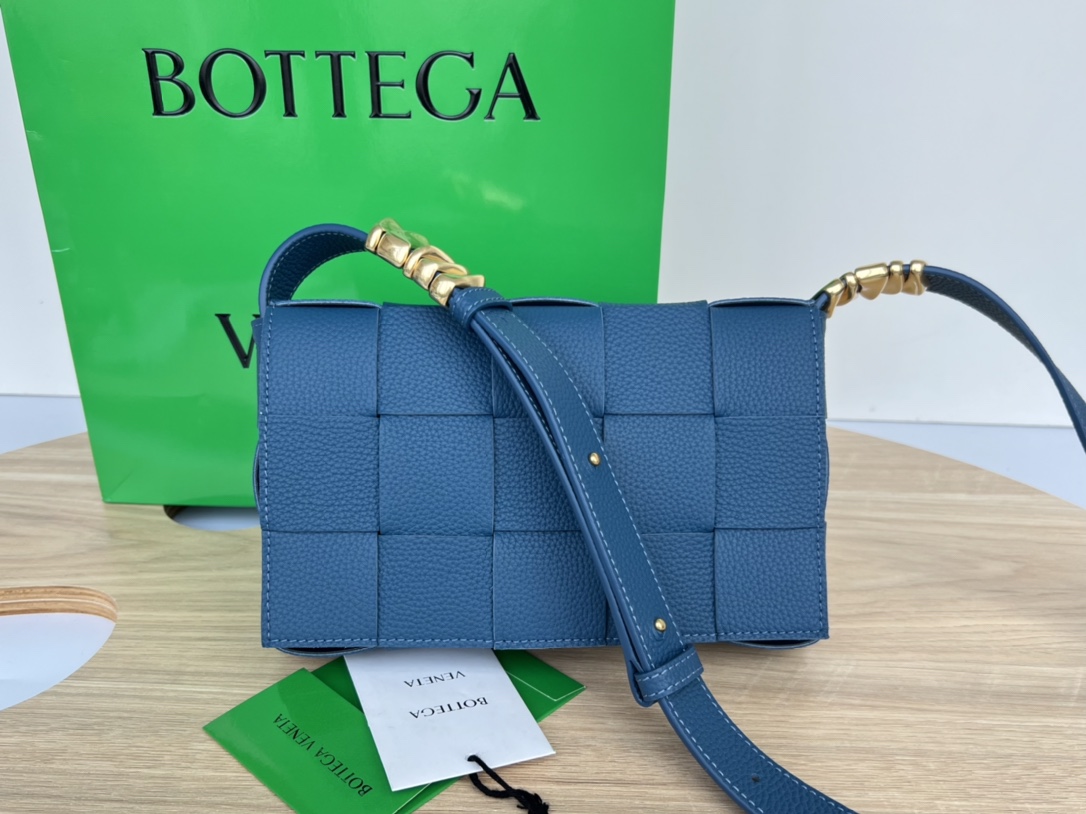 Bottega Veneta Small Brick Cassette Bag – blue