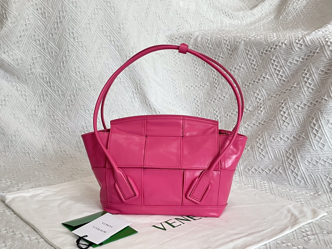 Bottega Veneta Pre-Owned 2012-2024 Arco Shoulder Bag |