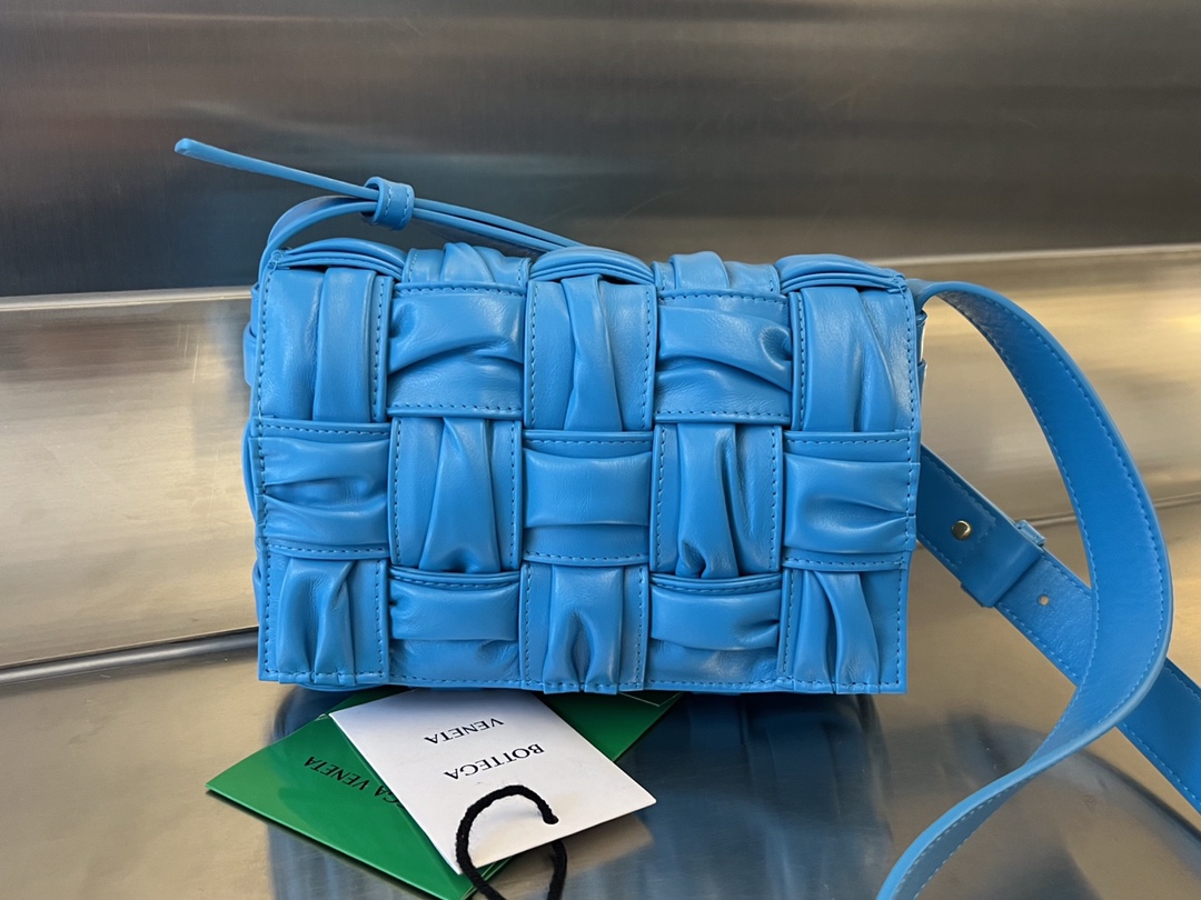 Bottega Veneta Intrecciato Plisse Cassette Bag – Blue