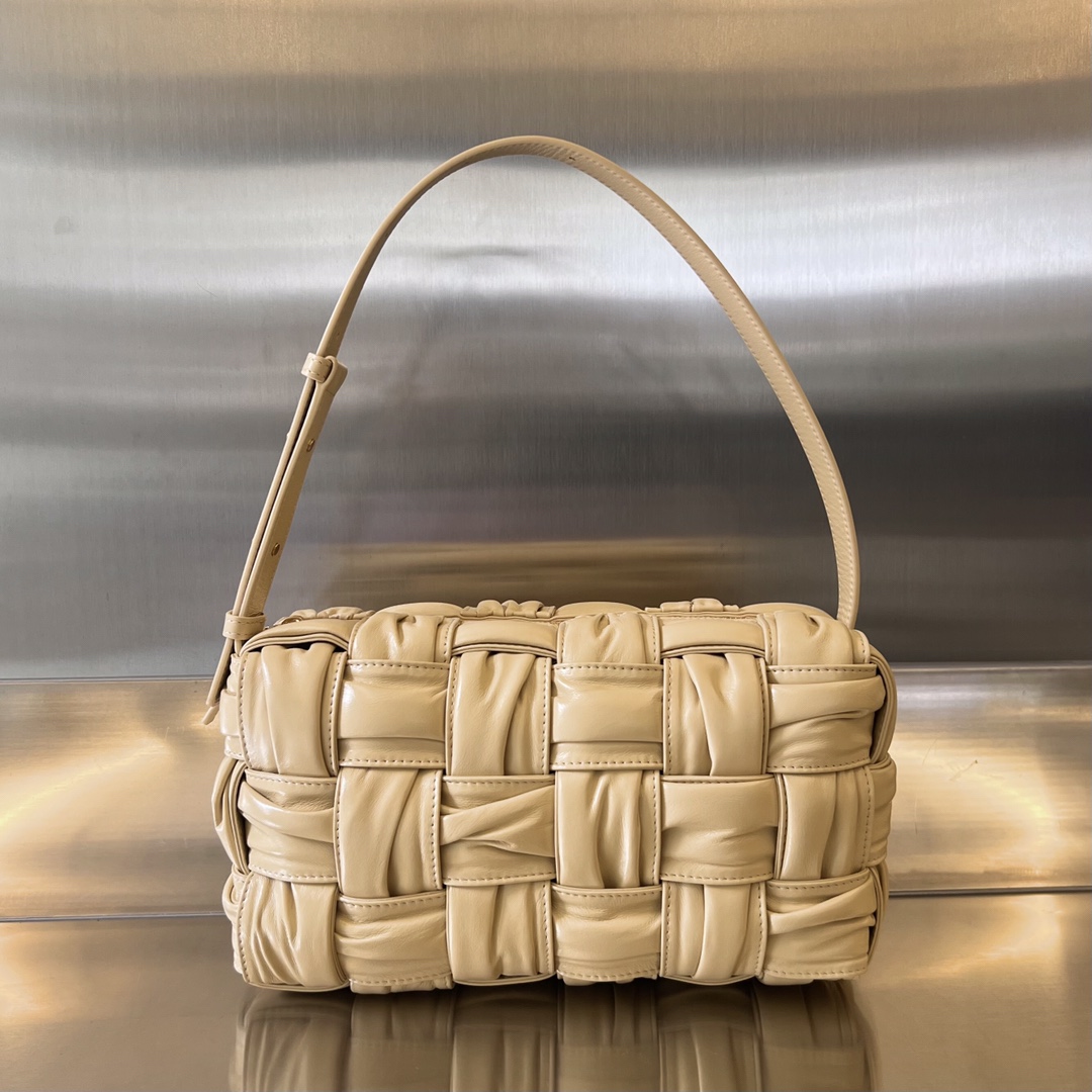 Bottega Veneta Brick Cassette Shoulder Bag In Beige |