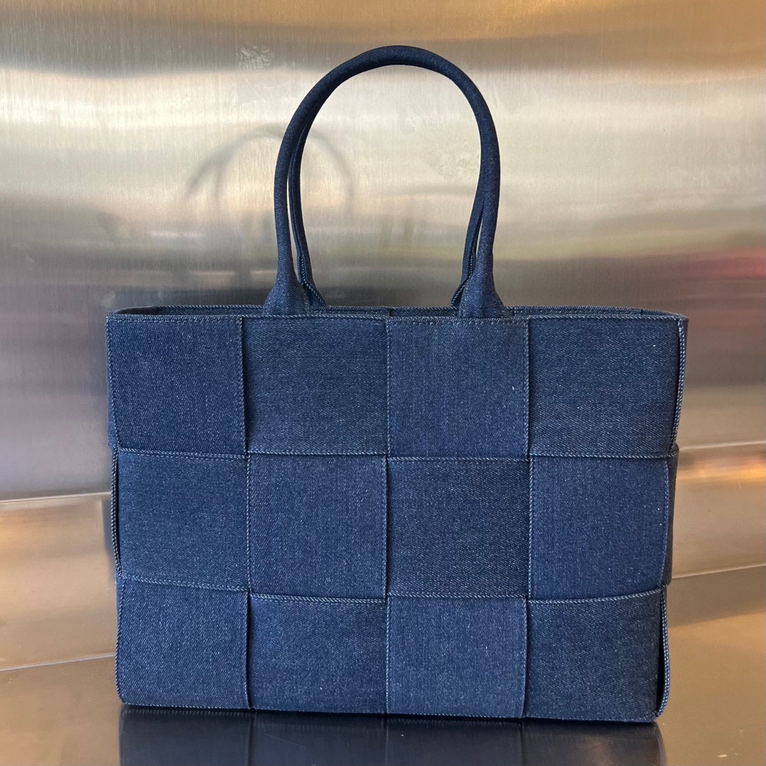Bottega Veneta – Intrecciato Denim Tote Bag – Blue Bottega Veneta
