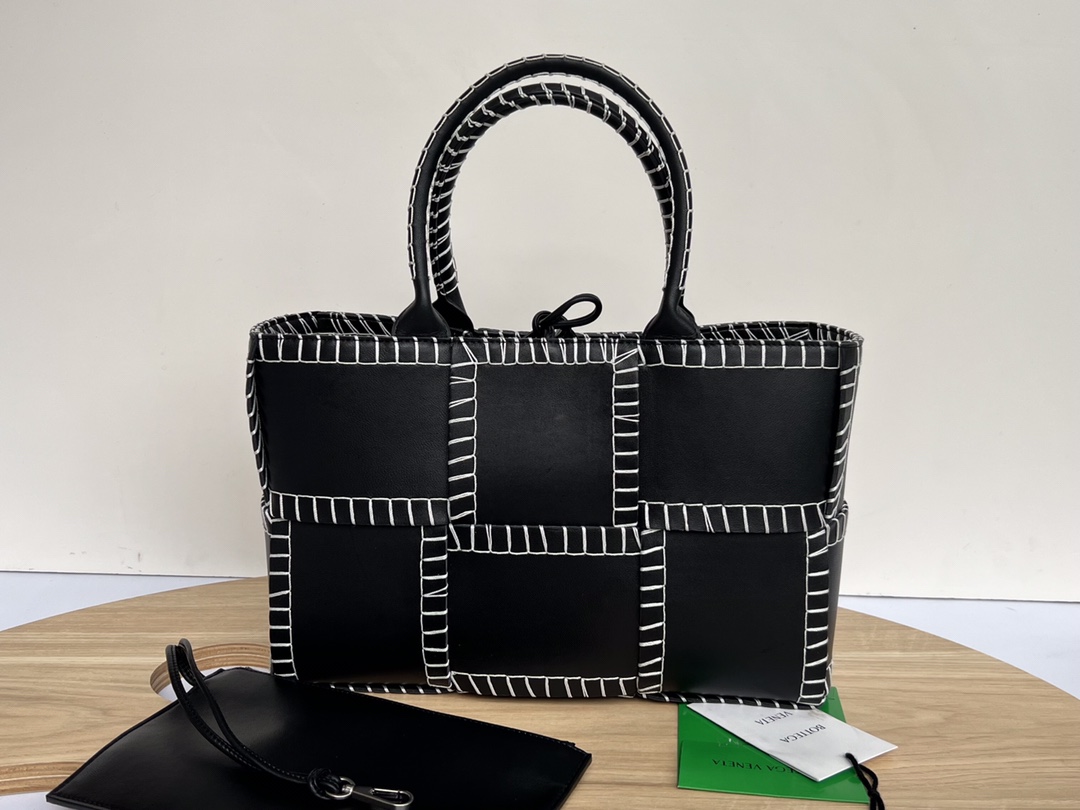 Bottega Veneta Small Arco Tote – Black Totes, Handbags
