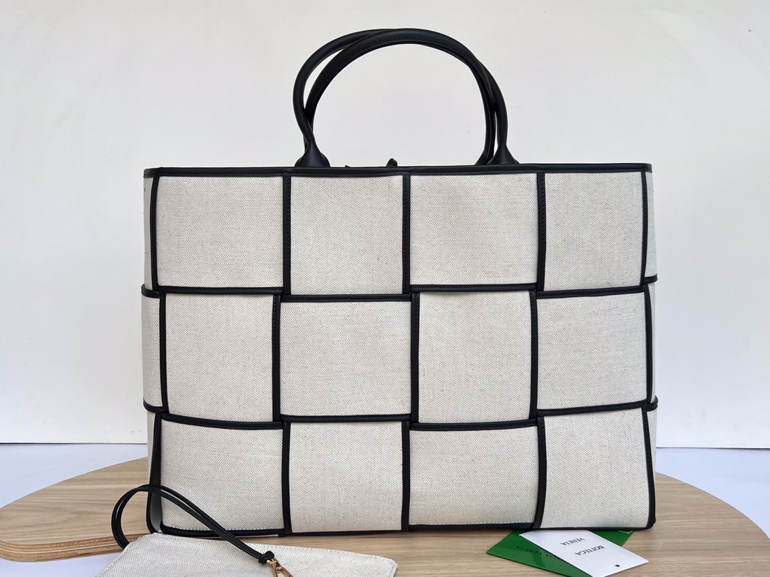 Bottega Veneta Large Arco Tote – Neutrals Totes, Handbags –
