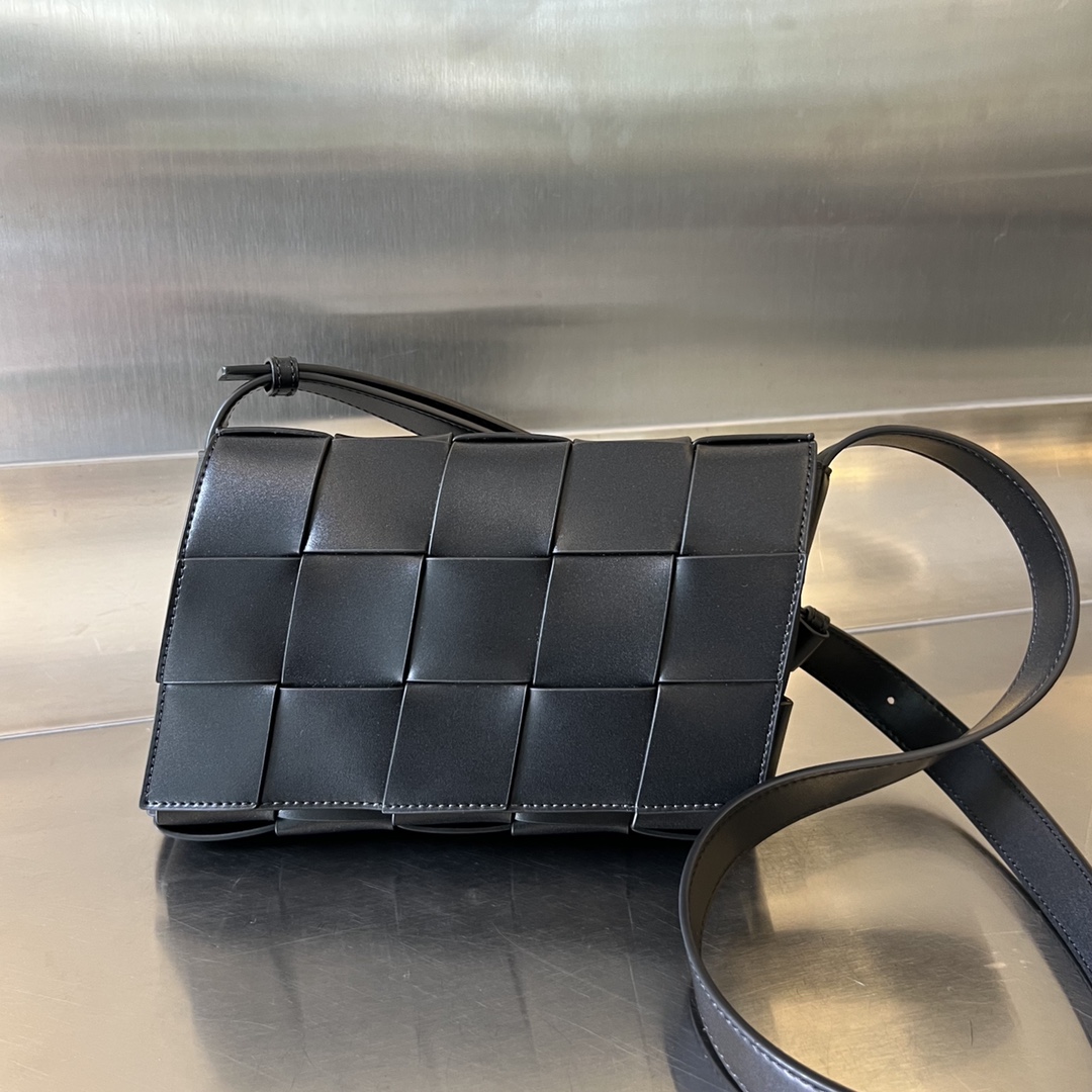 Bottega Veneta lambskin leather cassette bag black crossbody