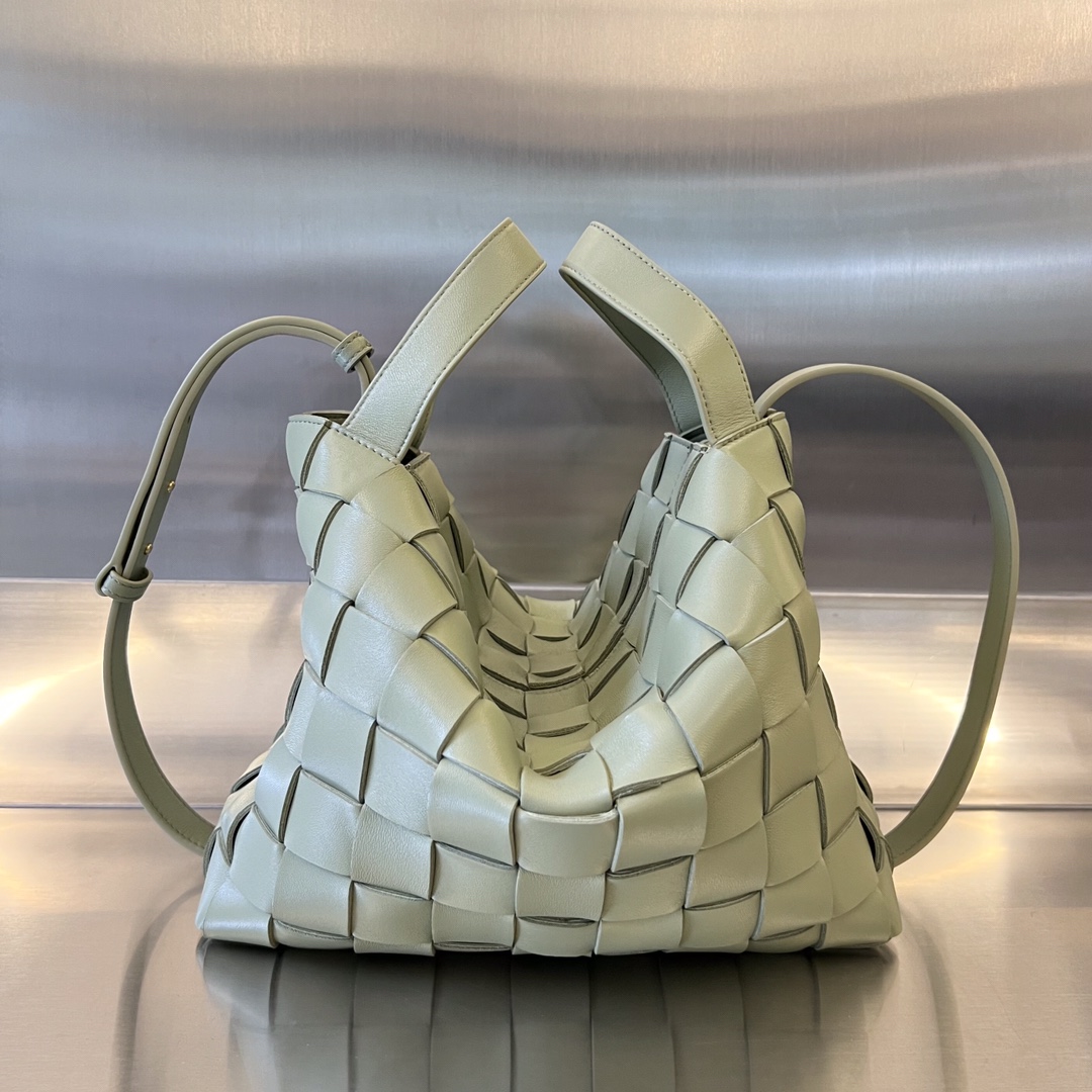Bottega Veneta ‘Bowling Cassette’ Woven Leather Bag green