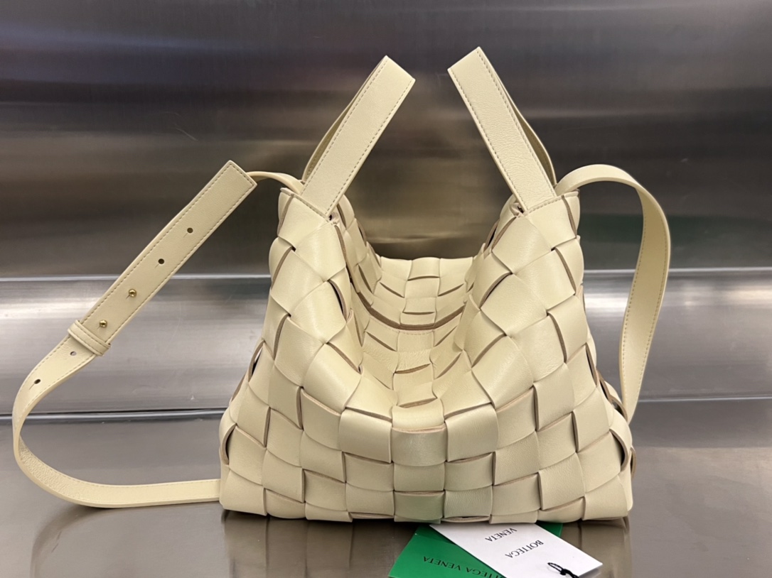 Bottega Veneta ‘Bowling Cassette’ Woven Leather Bag