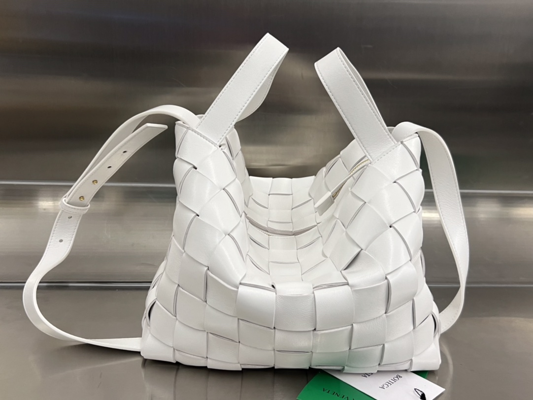 Bottega Veneta ‘Bowling Cassette’ Woven Leather  white Bag