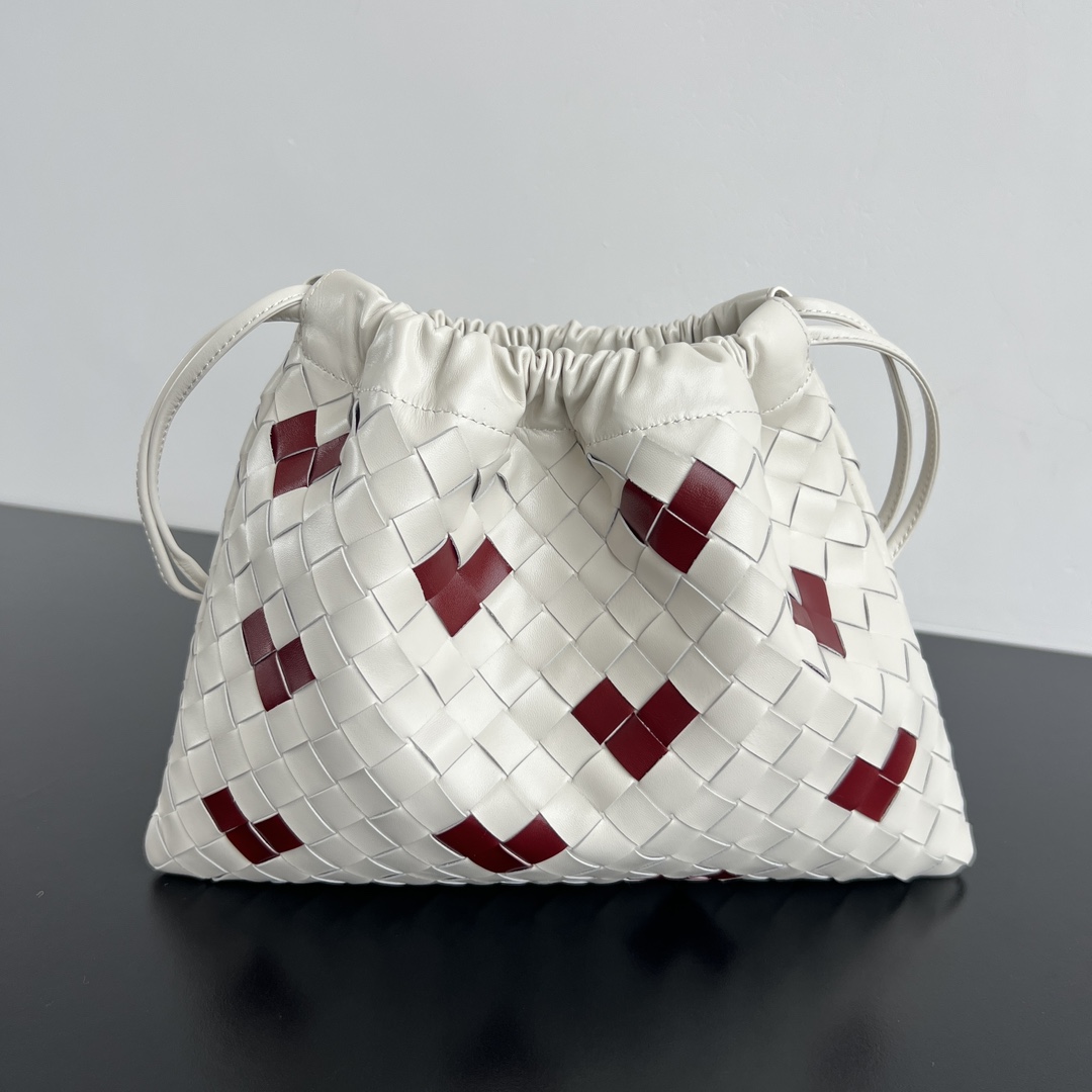 Bottega Veneta Red Heart Dustbag in Intrecciato Leather For Women Online
