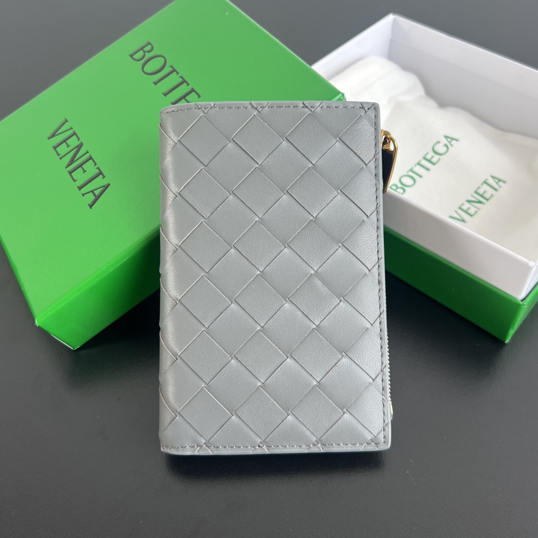 Bottega Veneta Medium Leather Intrecciato Bifold Wallet | gray