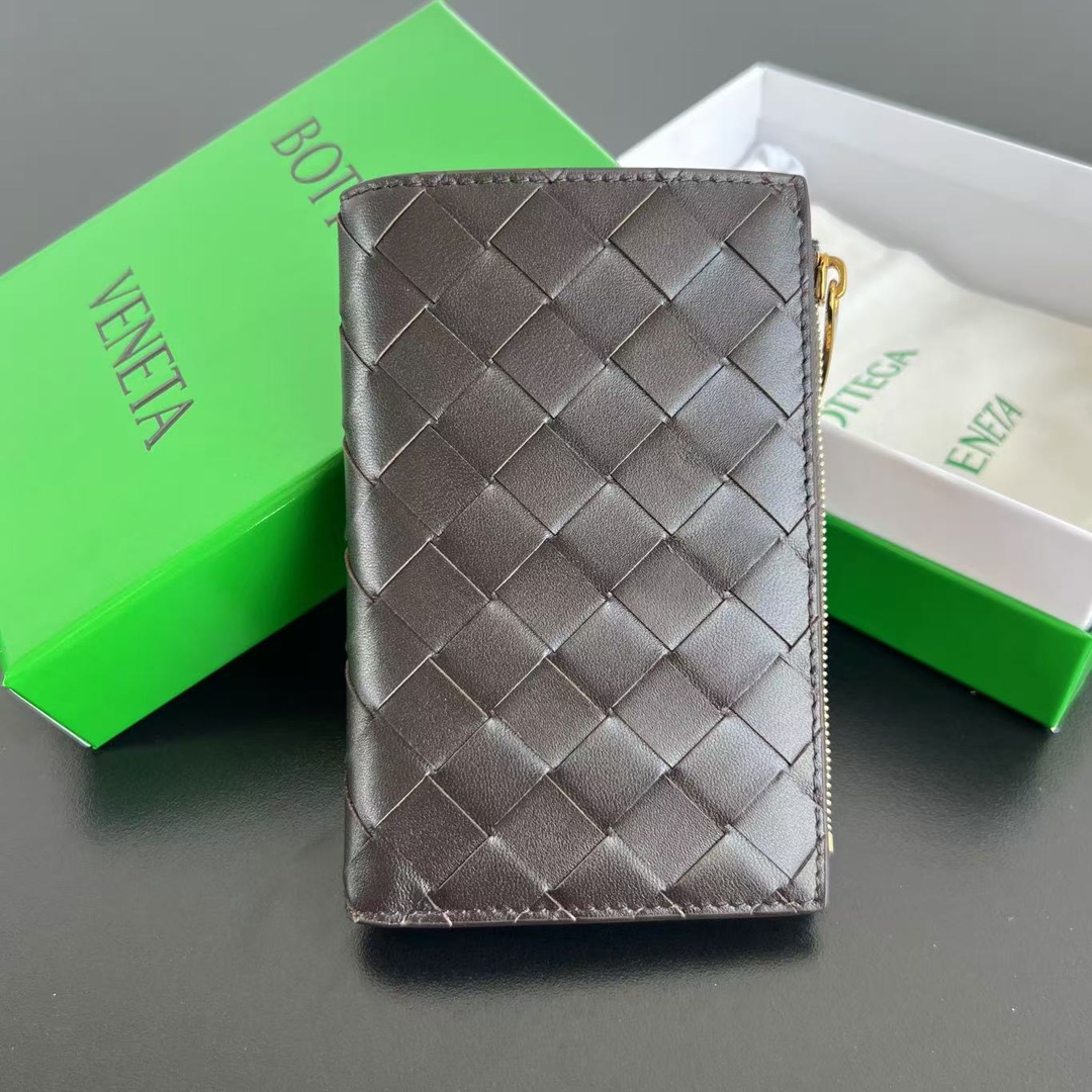 Bottega Veneta Leather Intrecciato Bifold Card Holder | brown