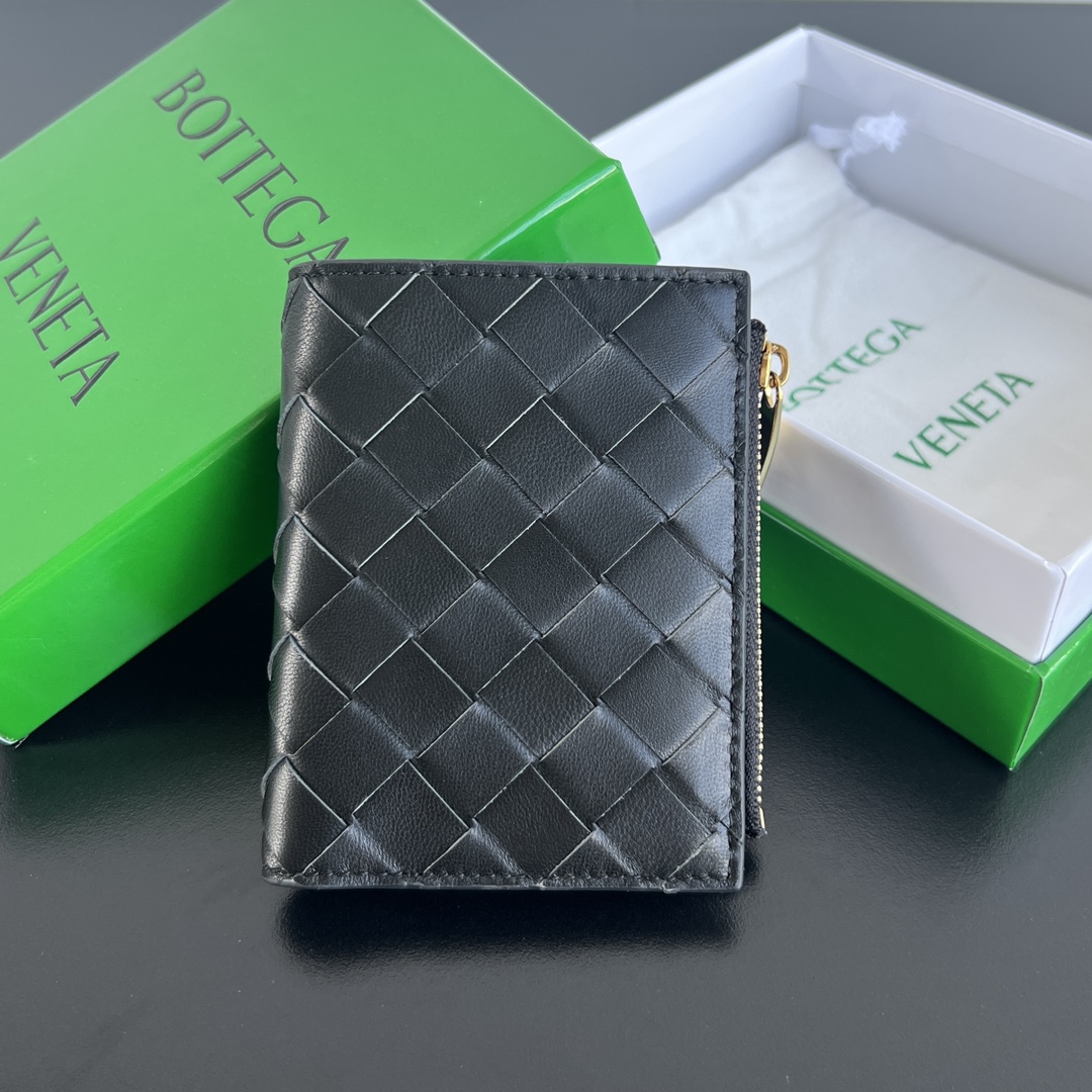 Bottega Veneta® Men’s Key Pouch in Nero.