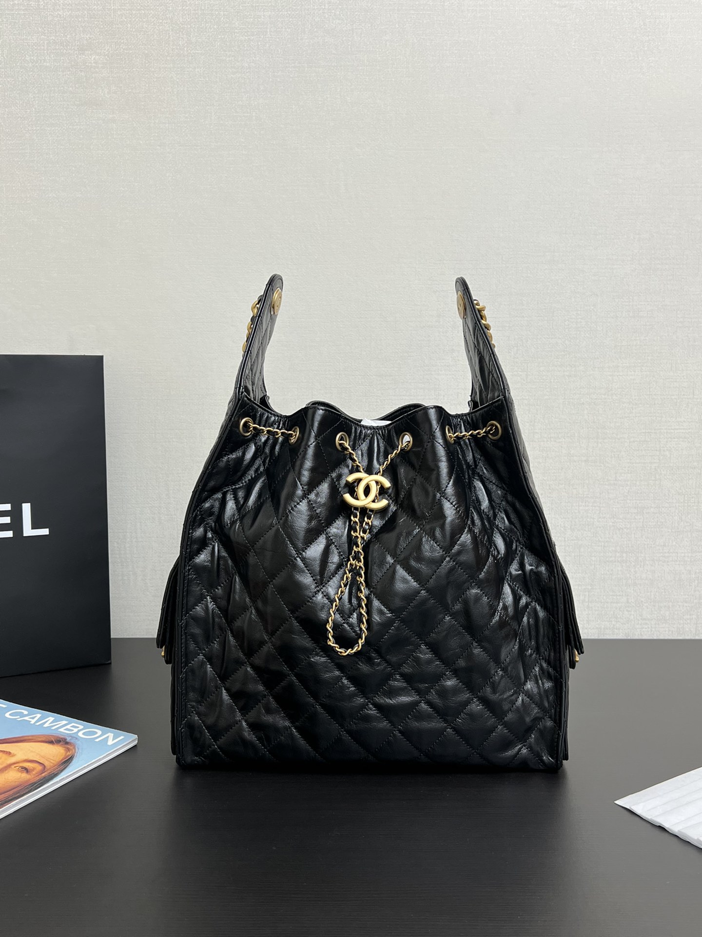 Chanel Chanel 25 large handbag, Grained calfskin & gold-tone Metal  Black