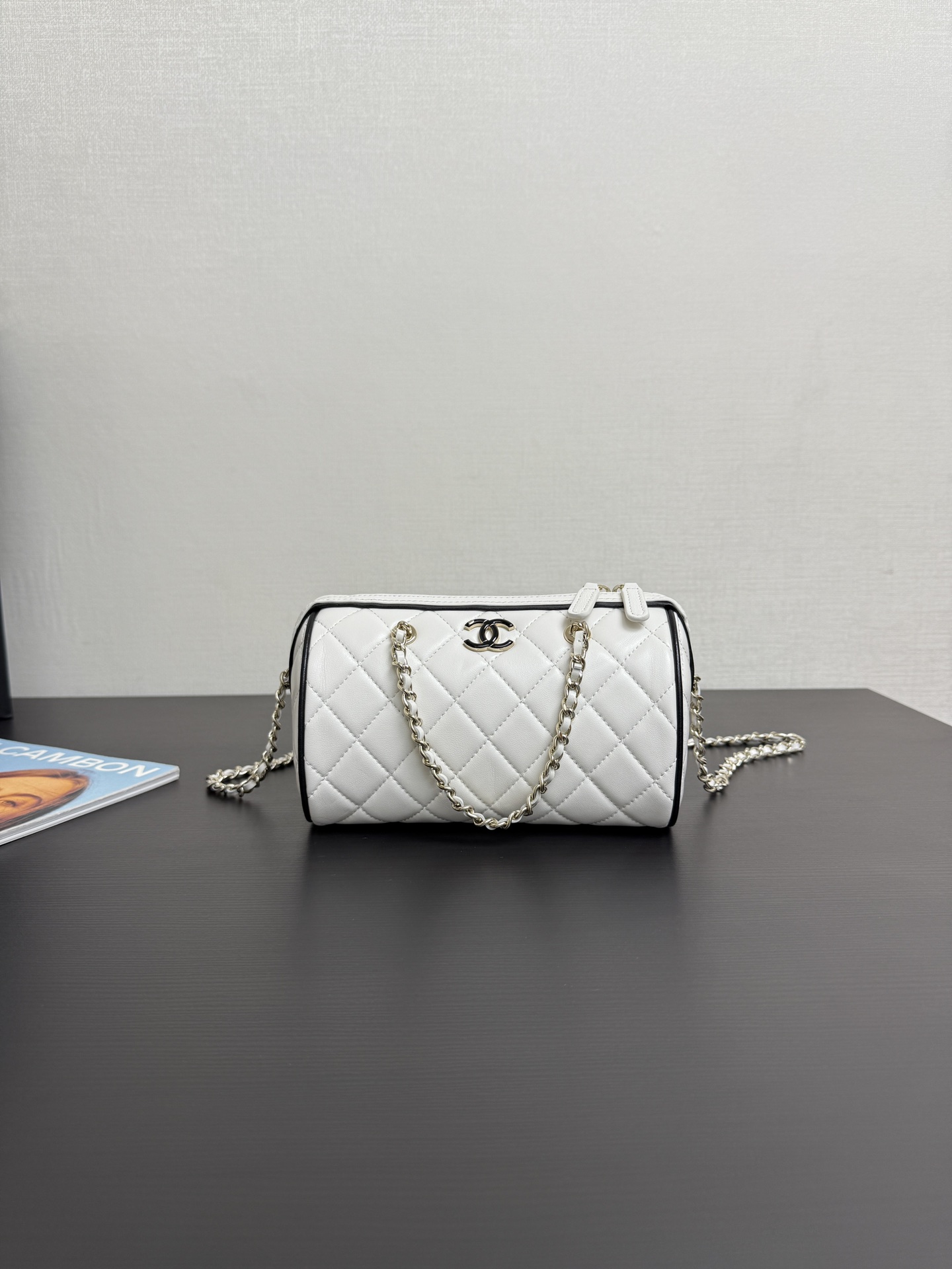 Chanel Plaid & pouch – Wool & cashmere, ecru & black — white