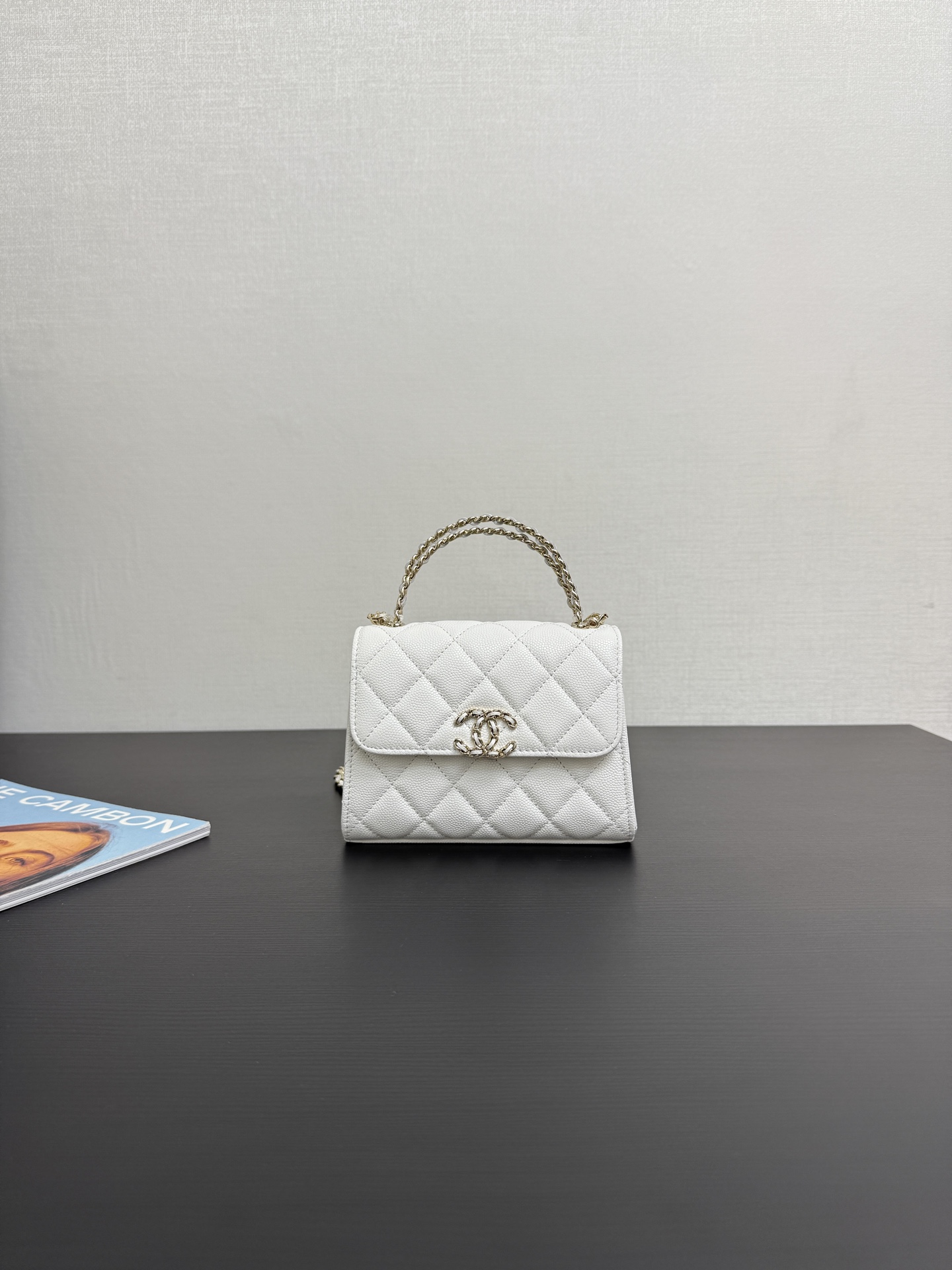 Chanel Clutch with chain – Grained shiny calfskin & gold-tone white