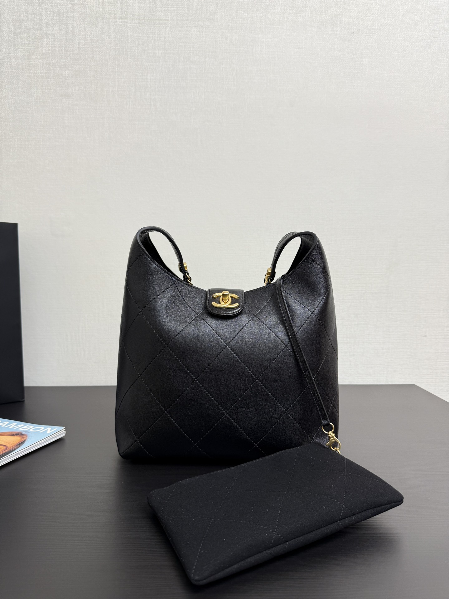 Chanel Clutch with chain – Lambskin & gold-tone metal, black & white — Fashion | CHANEL