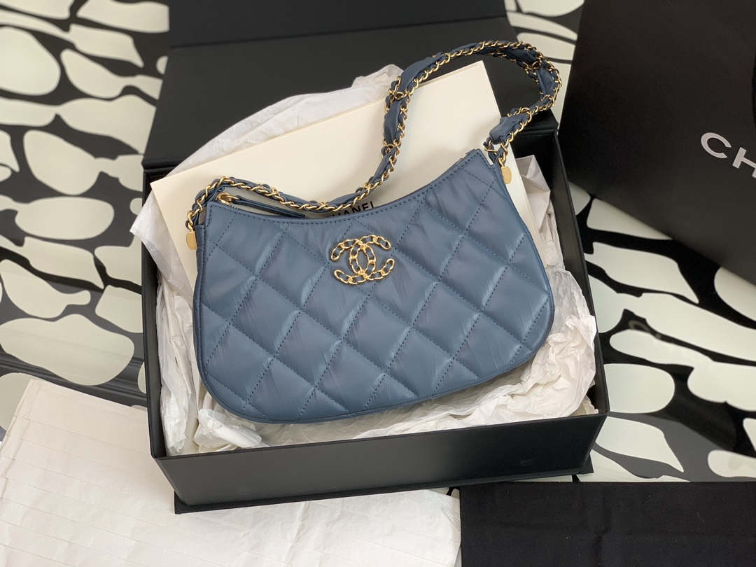 CHANEL Aged Calfskin Quilted Chanel 19 Hobo Blue 1316383