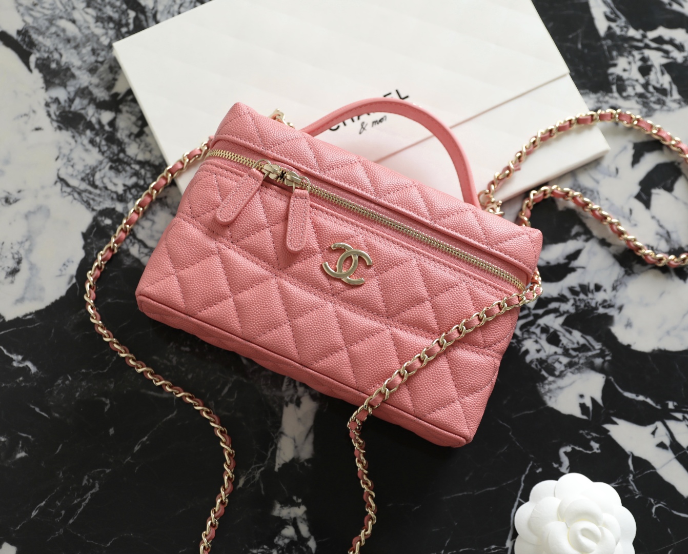 Chanel Vanity with chain – Grained calfskin & gold-tone metal, light pink