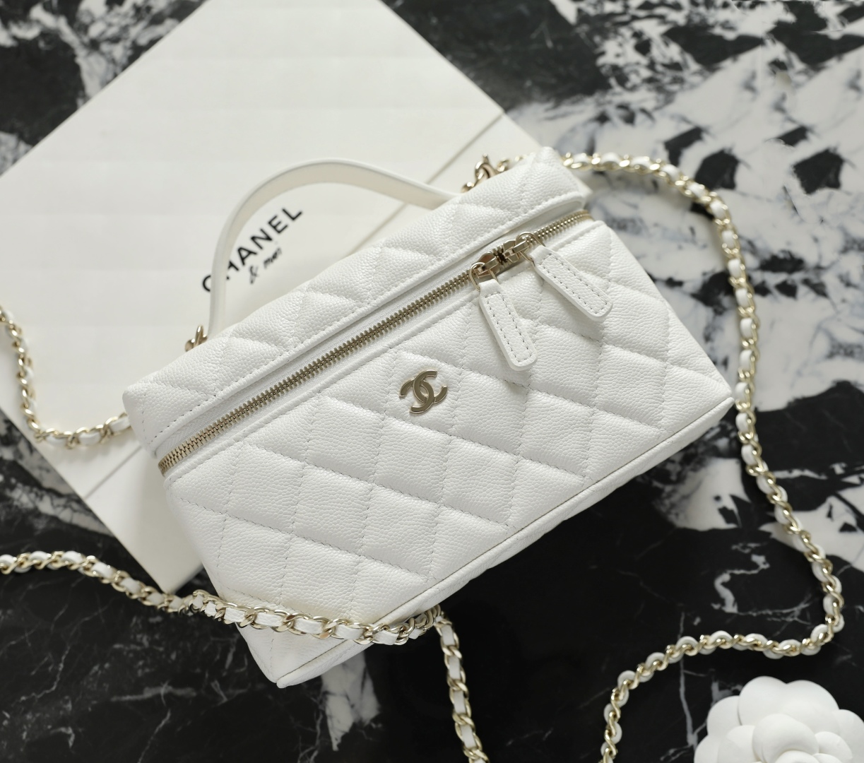 Chanel Long necklace – Metal, glass pearls & strass, gold, pearly