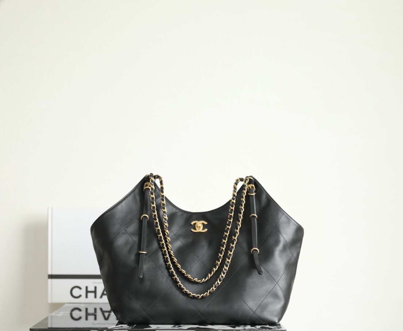 Maxi shopping bag, Calfskin & gold-tone metal, black