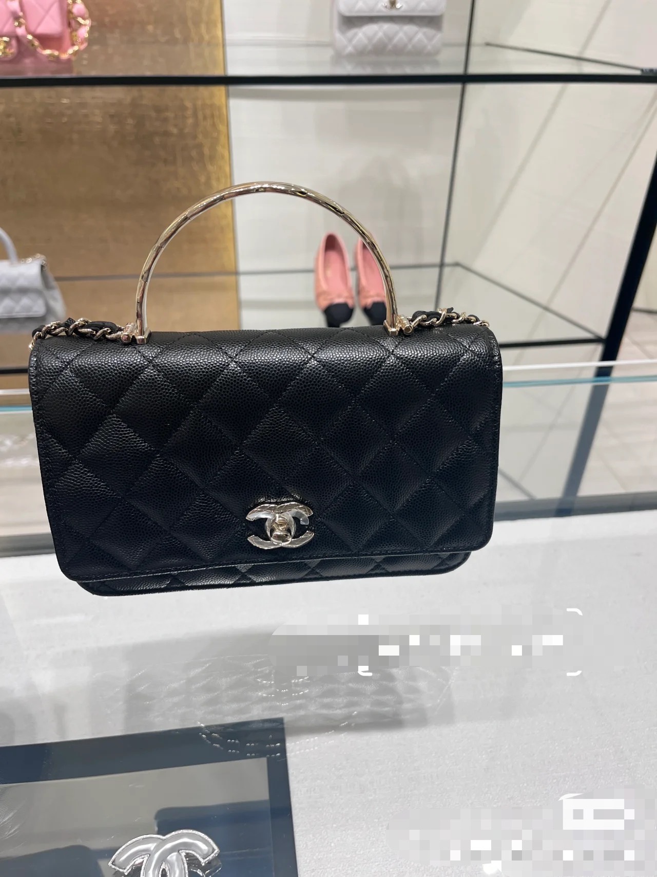 Maxi flap bag with top handle, Grained calfskin & gold-tone metal, black — Fashion