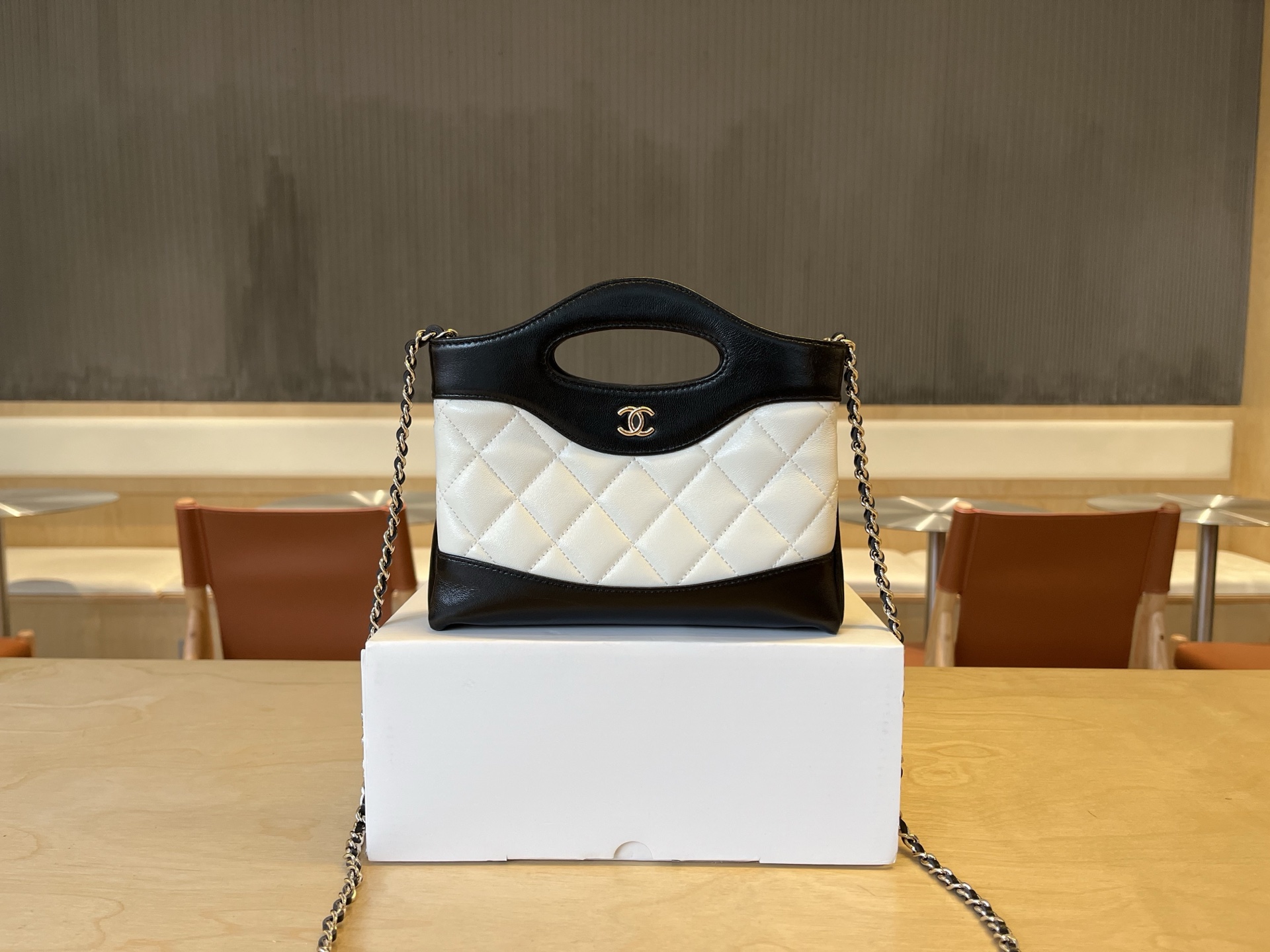 CHANEL 31 WOC Chain Tote Bag Crossbody 3656 6912