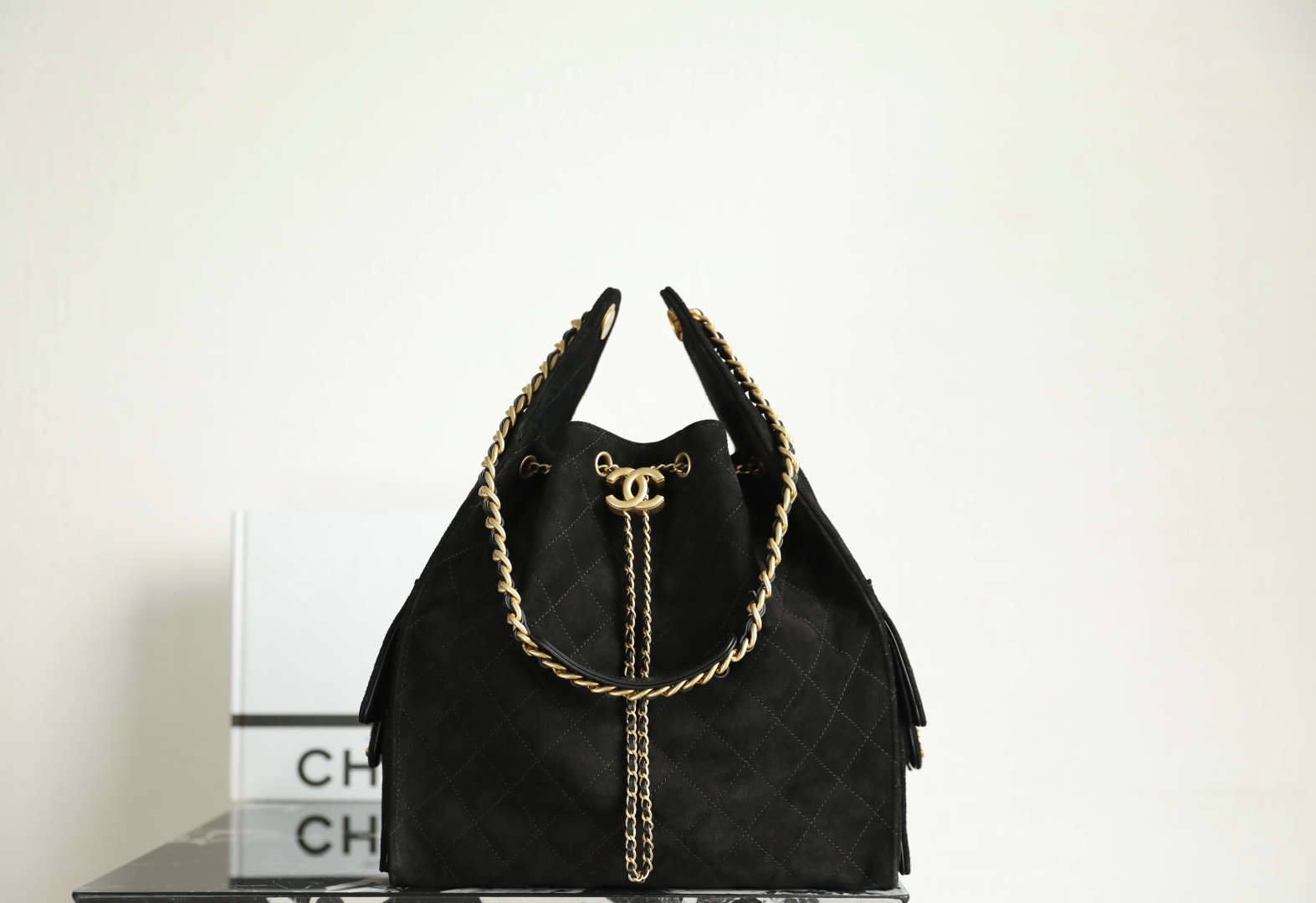 Chanel Chanel 25 medium handbag, Grained calfskin & gold-tone black