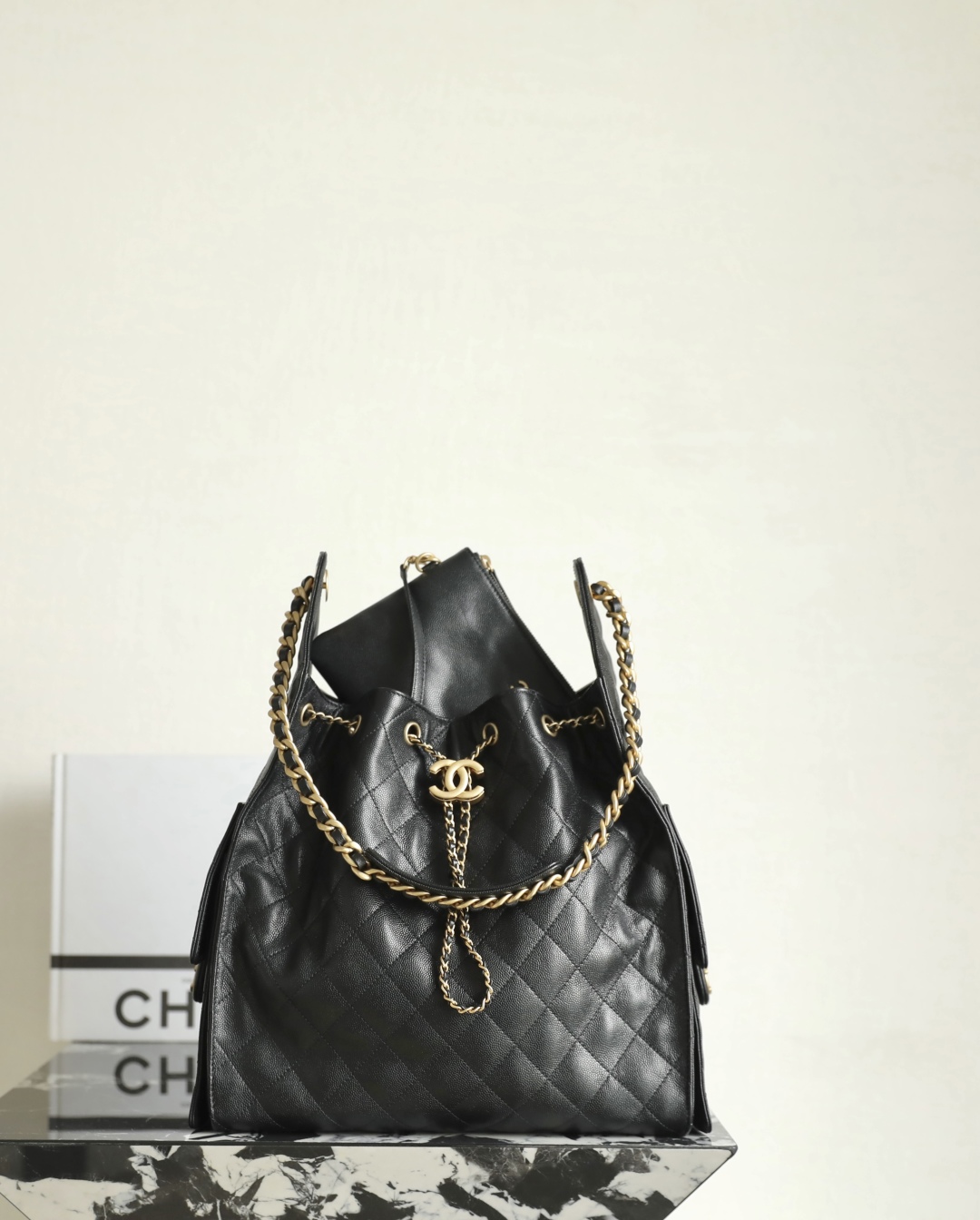 Chanel Chanel 25 large handbag, Grained calfskin & gold-tone black