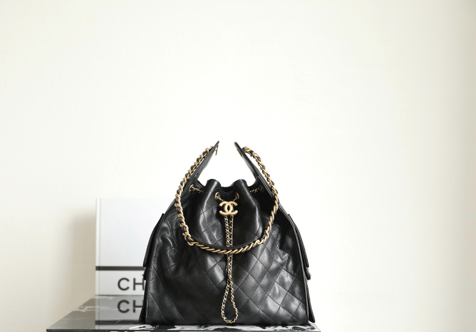 Chanel 25 Medium Handbag Grained Calfskin & Gold Black |