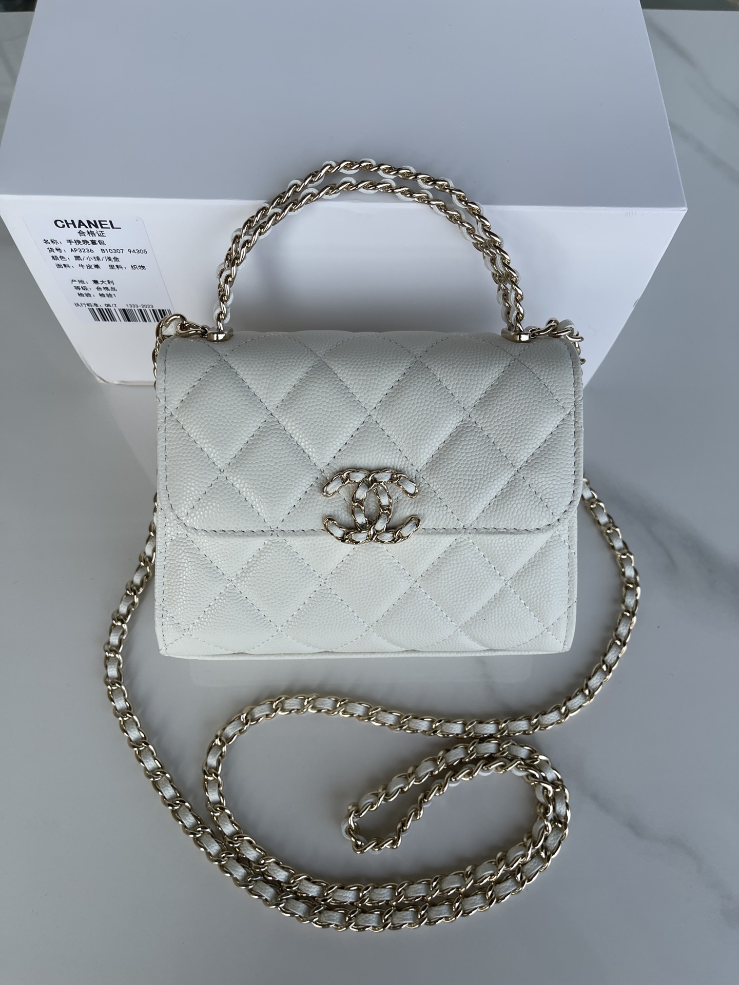 Chanel Clutch with chain – Grained shiny calfskin & gold-tone white