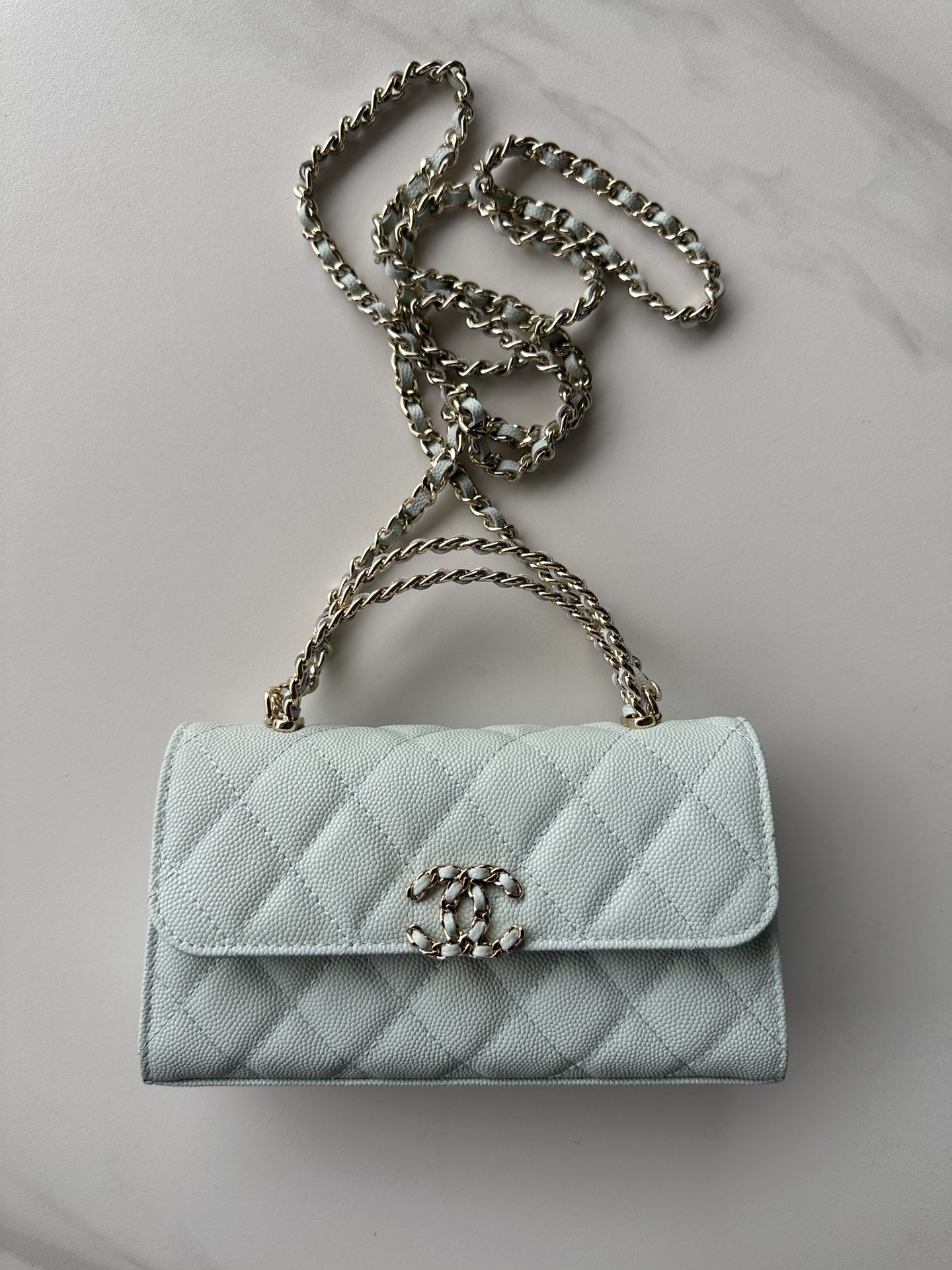 Chanel Flap phone holder with chain – Grained shiny calfskin & gold-blue