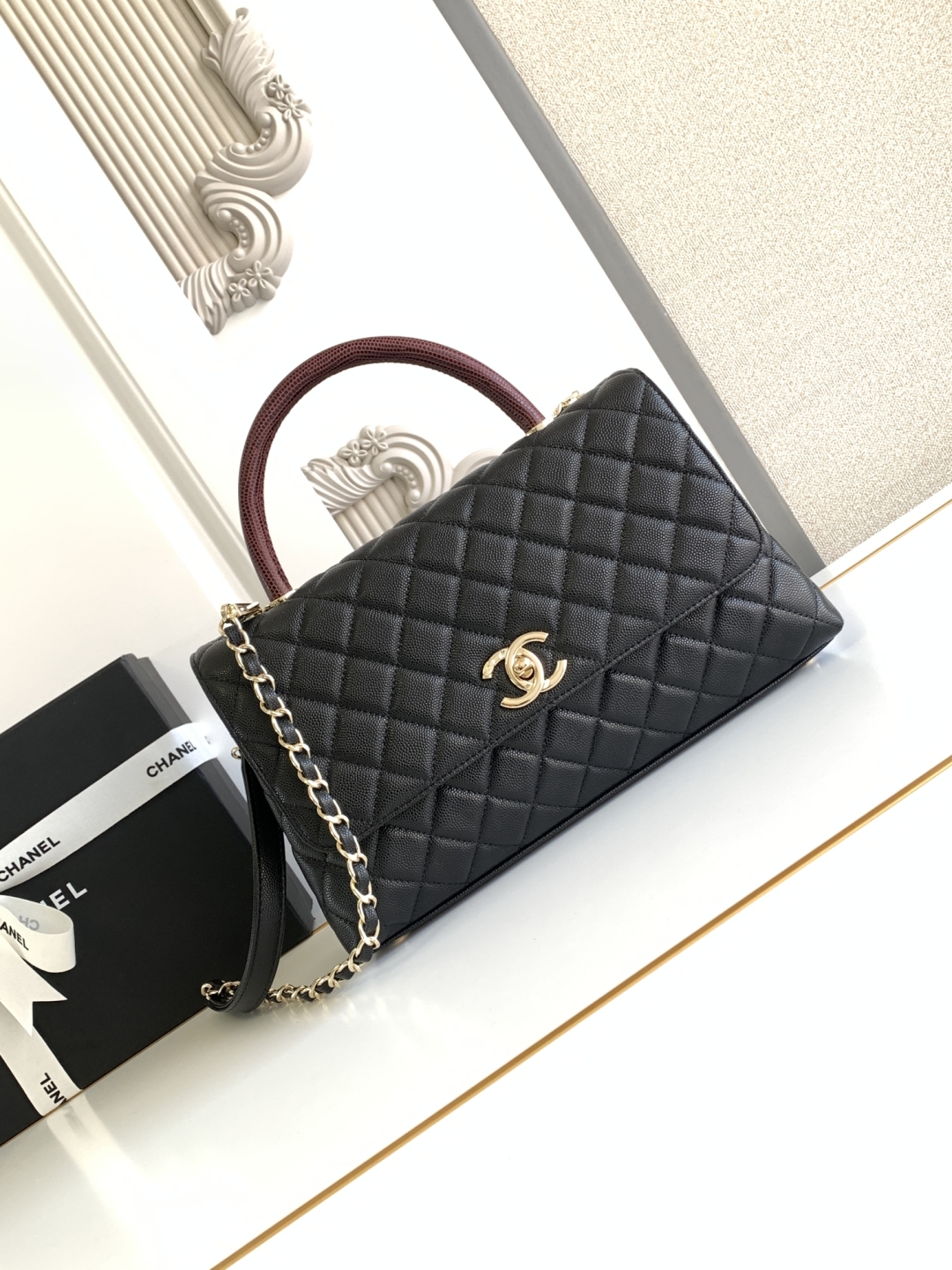 Chanel Maxi flap bag with top handle, Grained calfskin & gold-tone metal, black — Fashion
