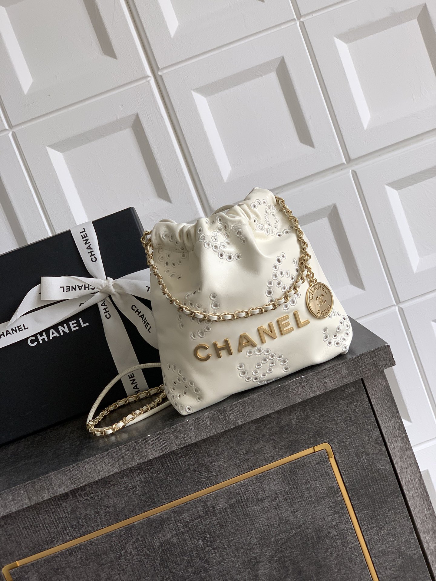 CHANEL Pre-Owned 2021 Chanel 22 Mini Chain Leather Bag | White