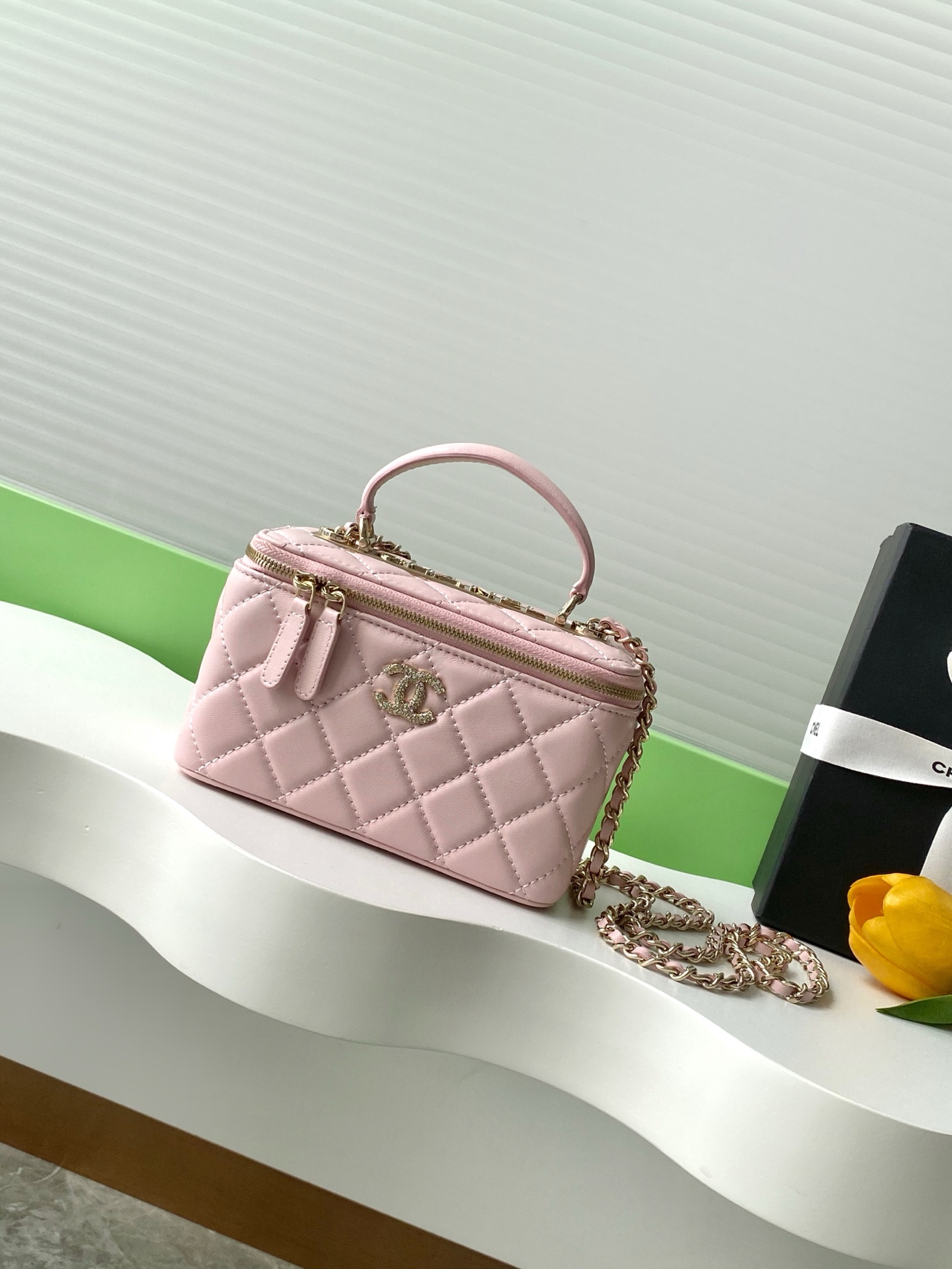 Chanel Long vanity with chain – Lambskin & gold-tone metal pink