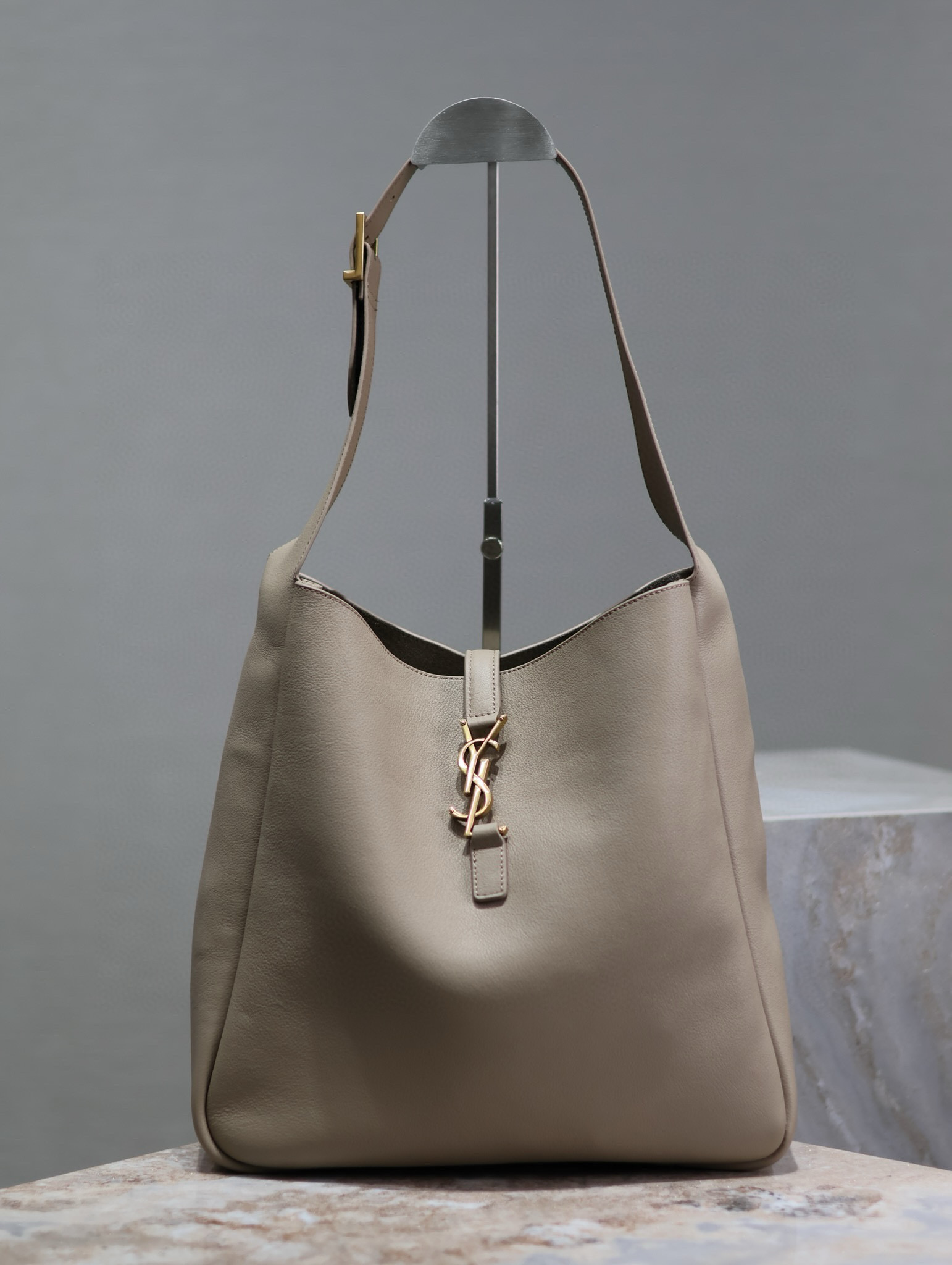Saint Laurent Le 5 À 7 ‘Grey’ 753837AAAUQ172