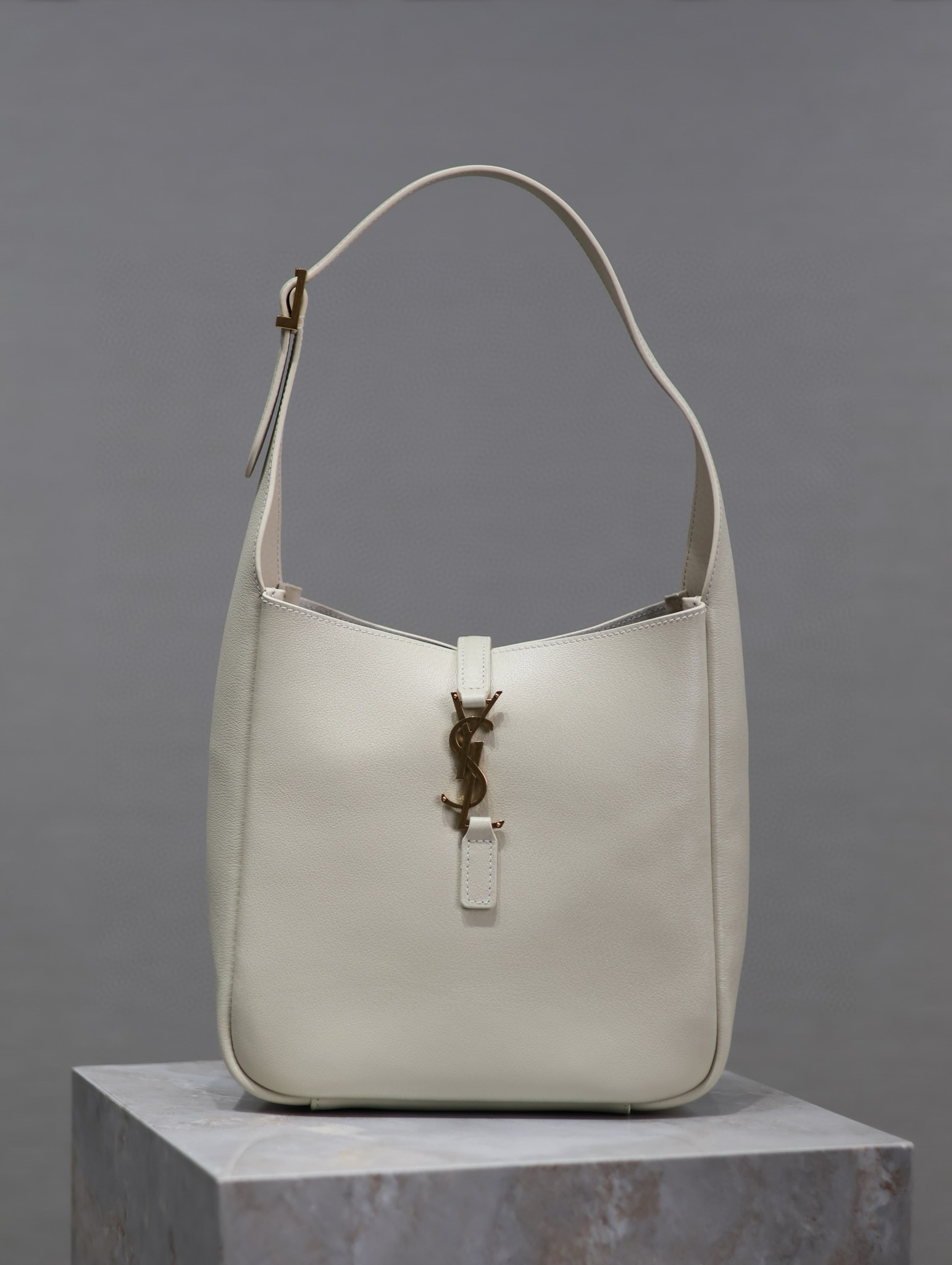 SAINT LAURENT Le 5 à 7 small leather hobo bag  white
