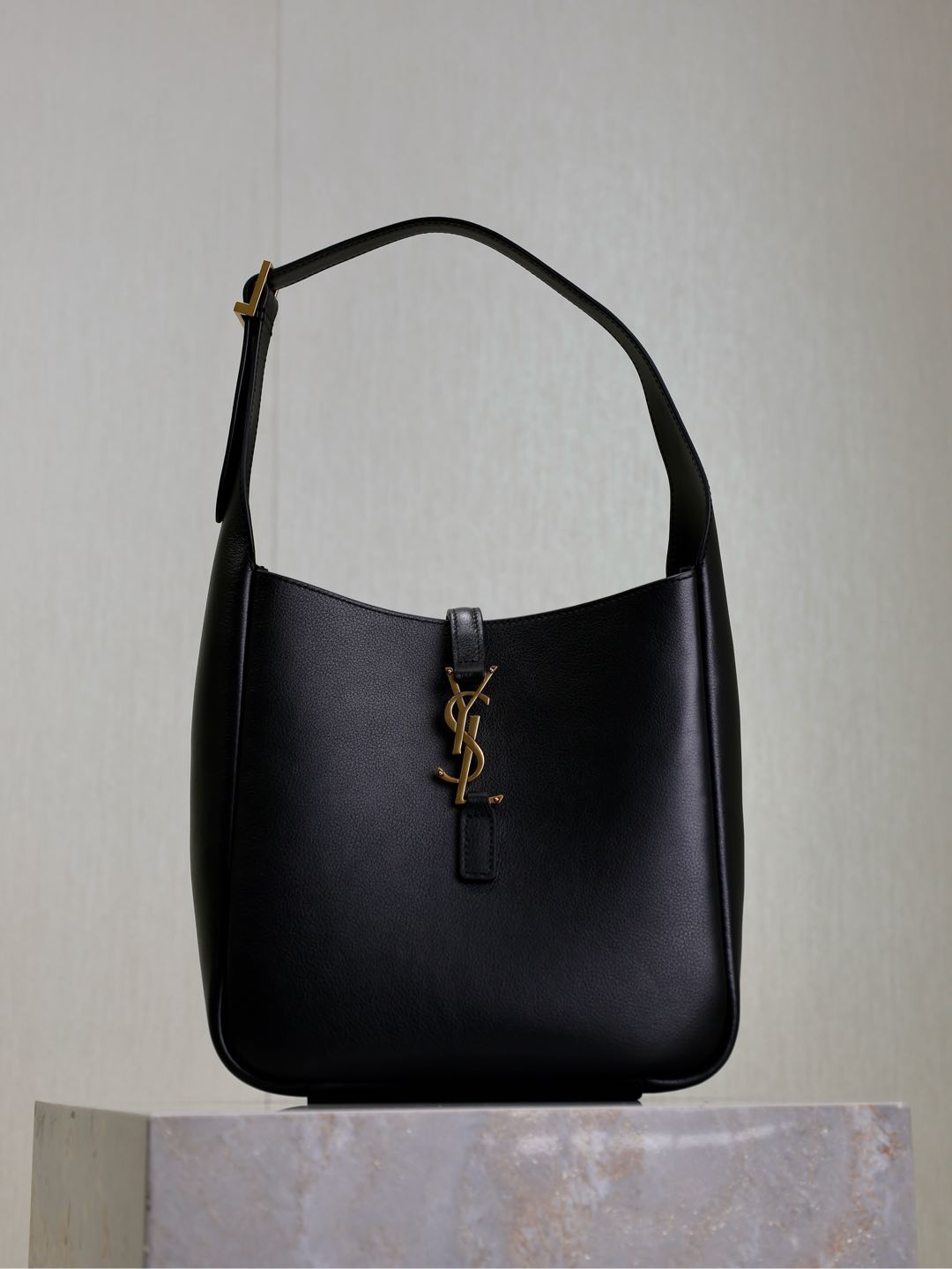 Saint Laurent Le 5 À 7 ‘Black’ 753837AAAUQ1000
