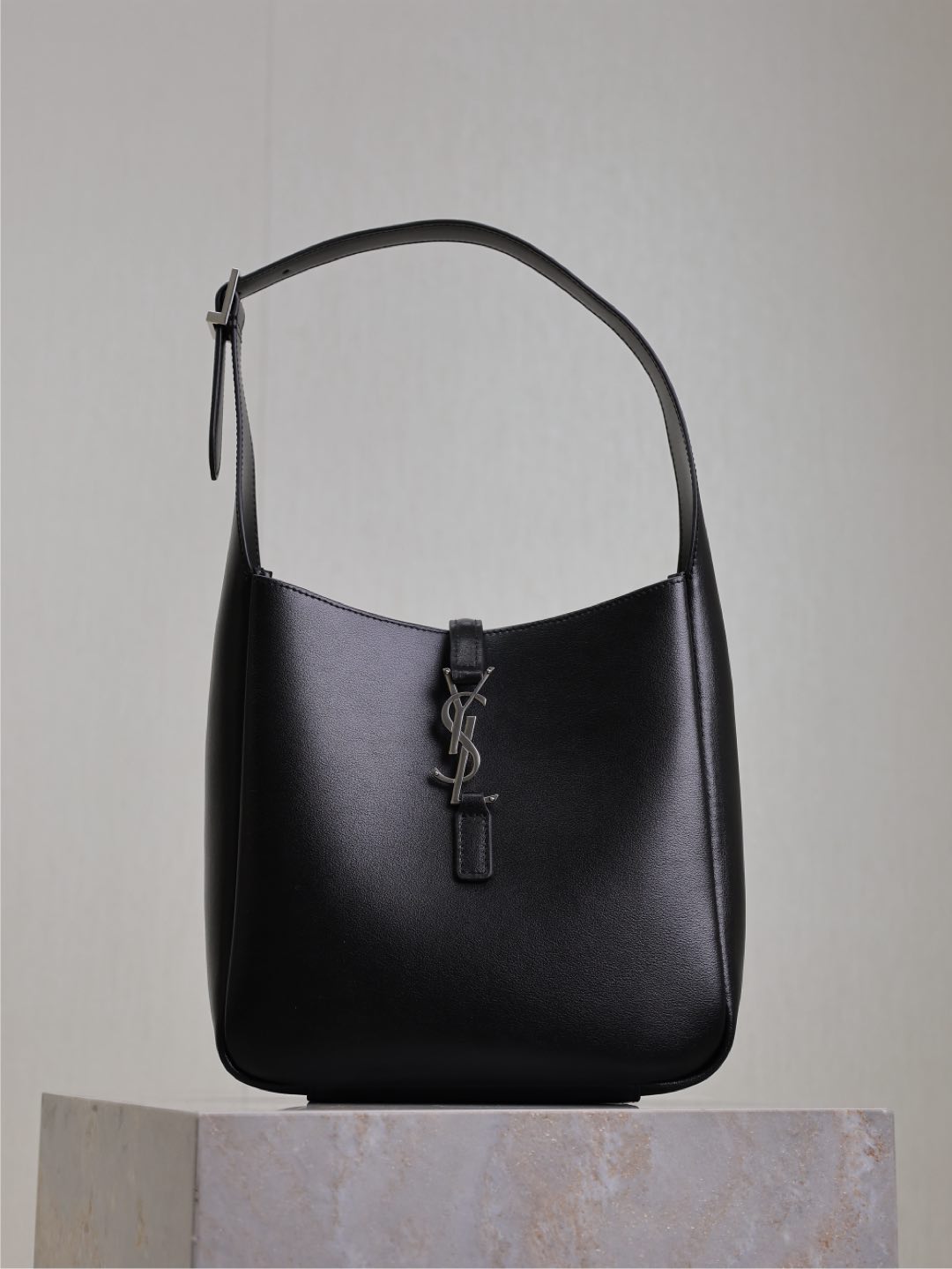 Saint Laurent Small 5 À 7 Shoulder Bag | Black