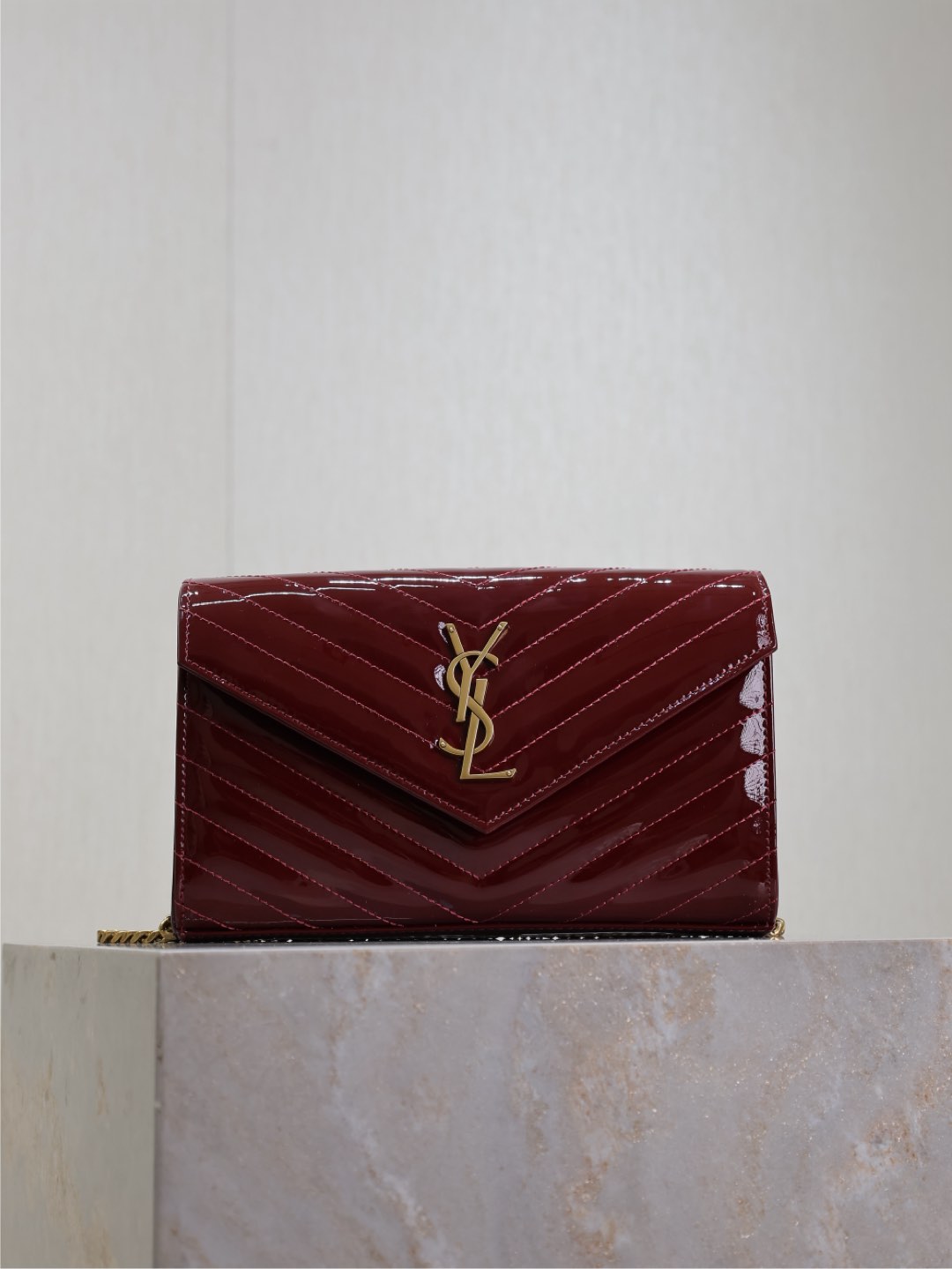 Saint Laurent Cassandre Envelope Chain-Linked Wallet in red